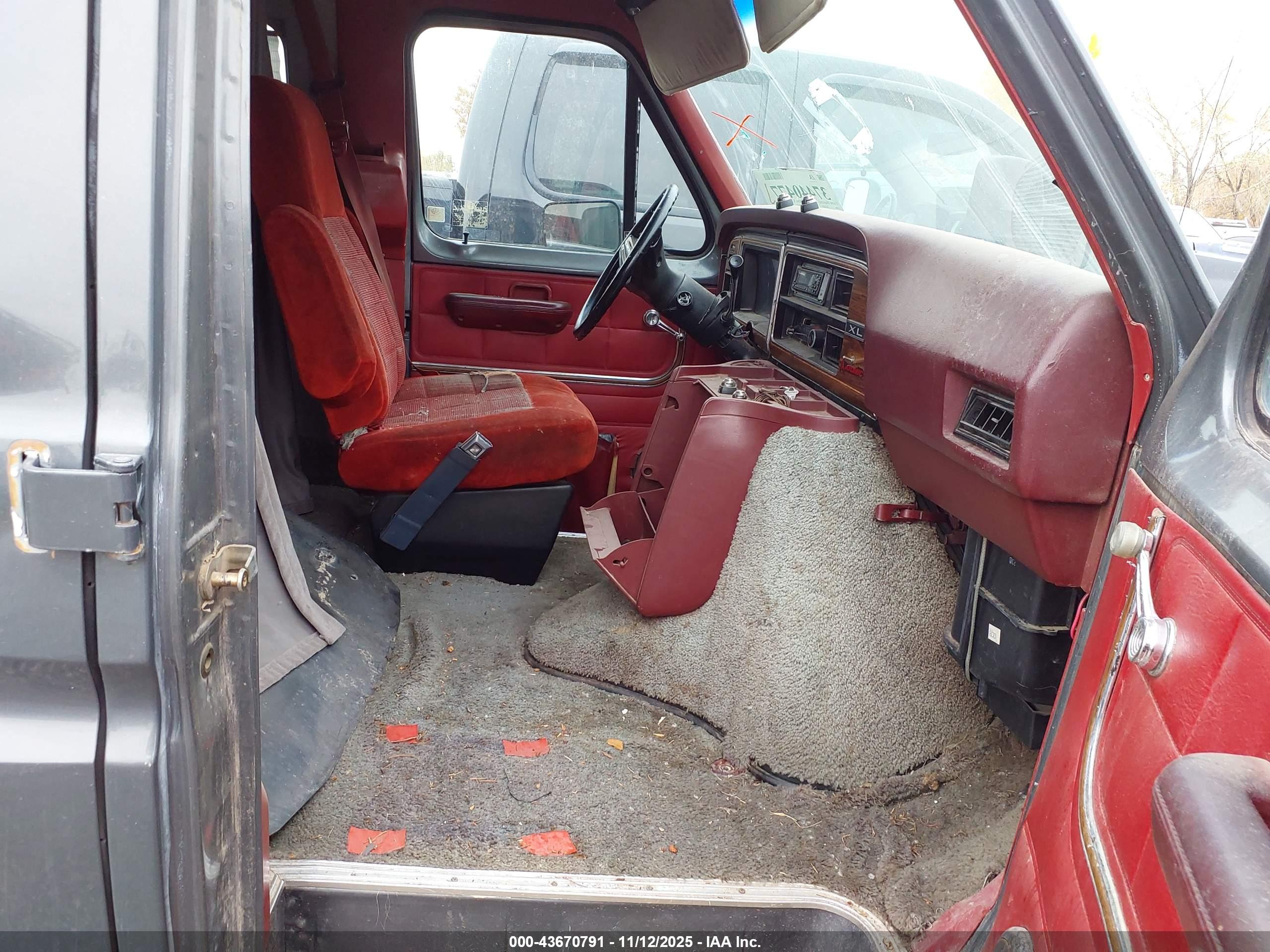FORD ECONOLINE image 5