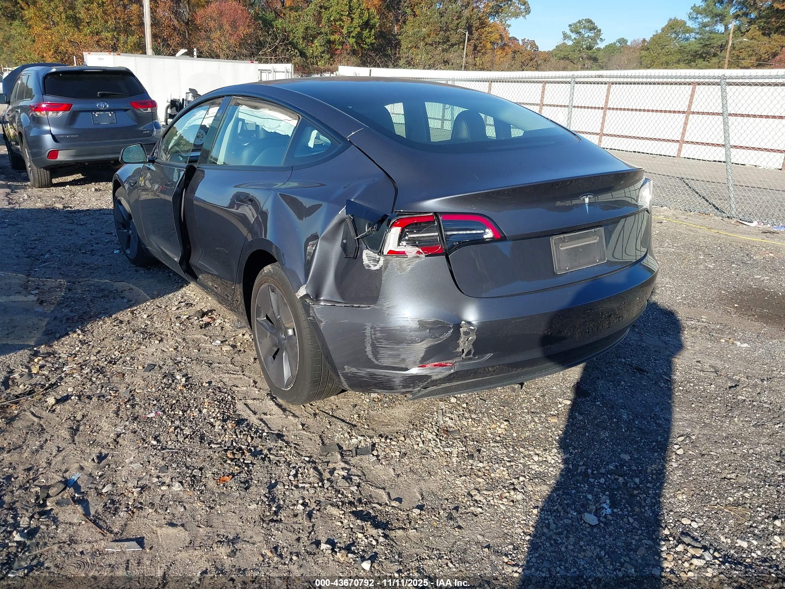 TESLA MODEL image 3