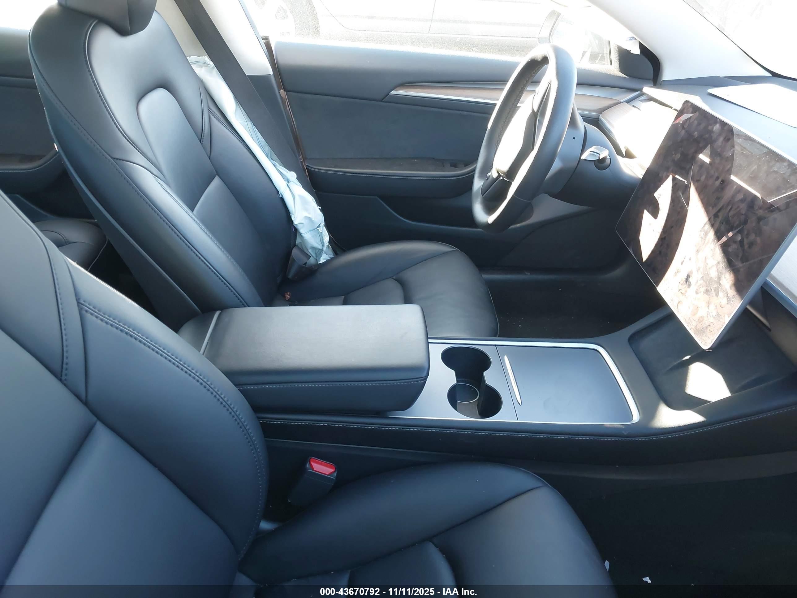 TESLA MODEL image 5
