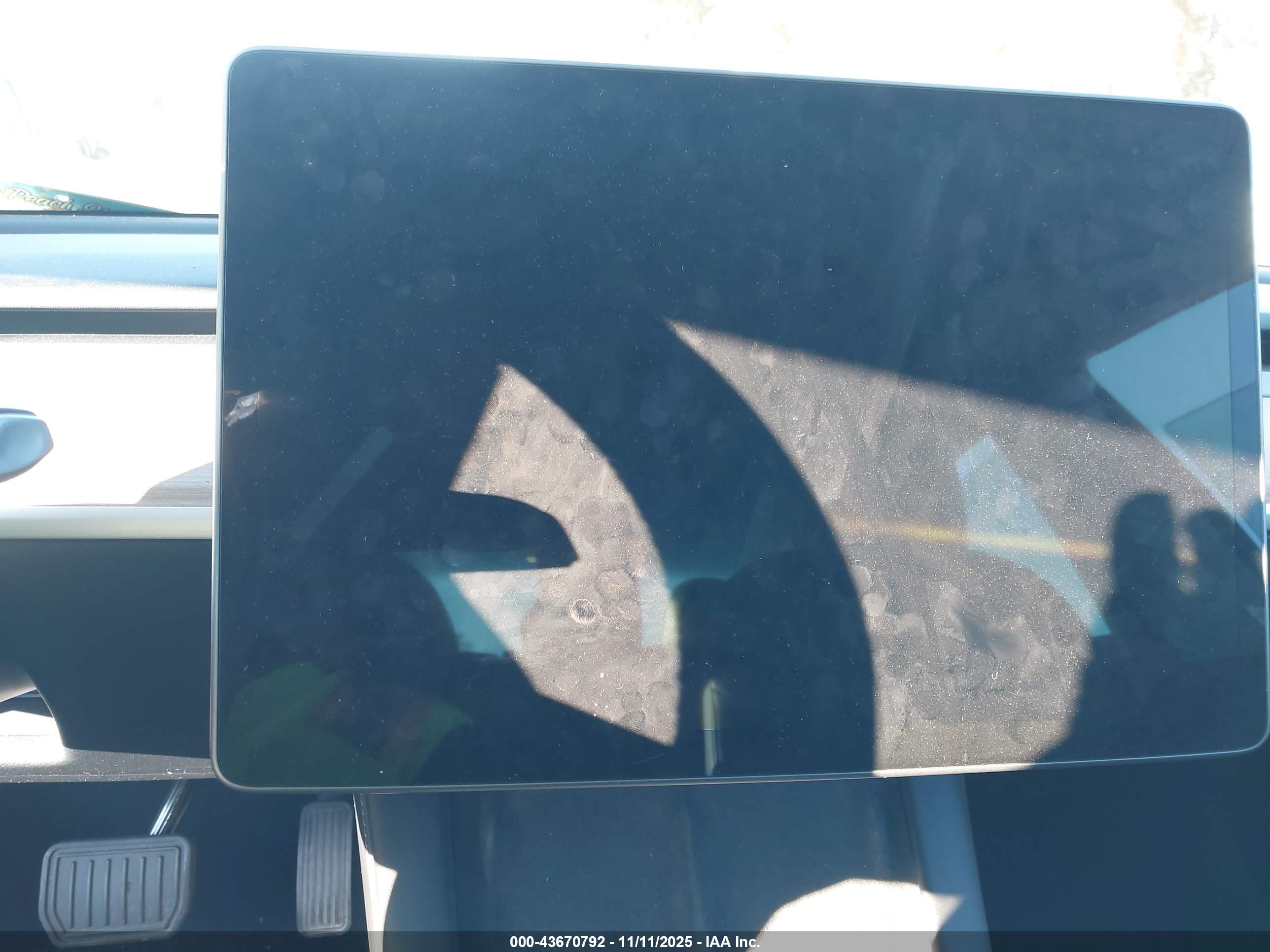 TESLA MODEL image 7