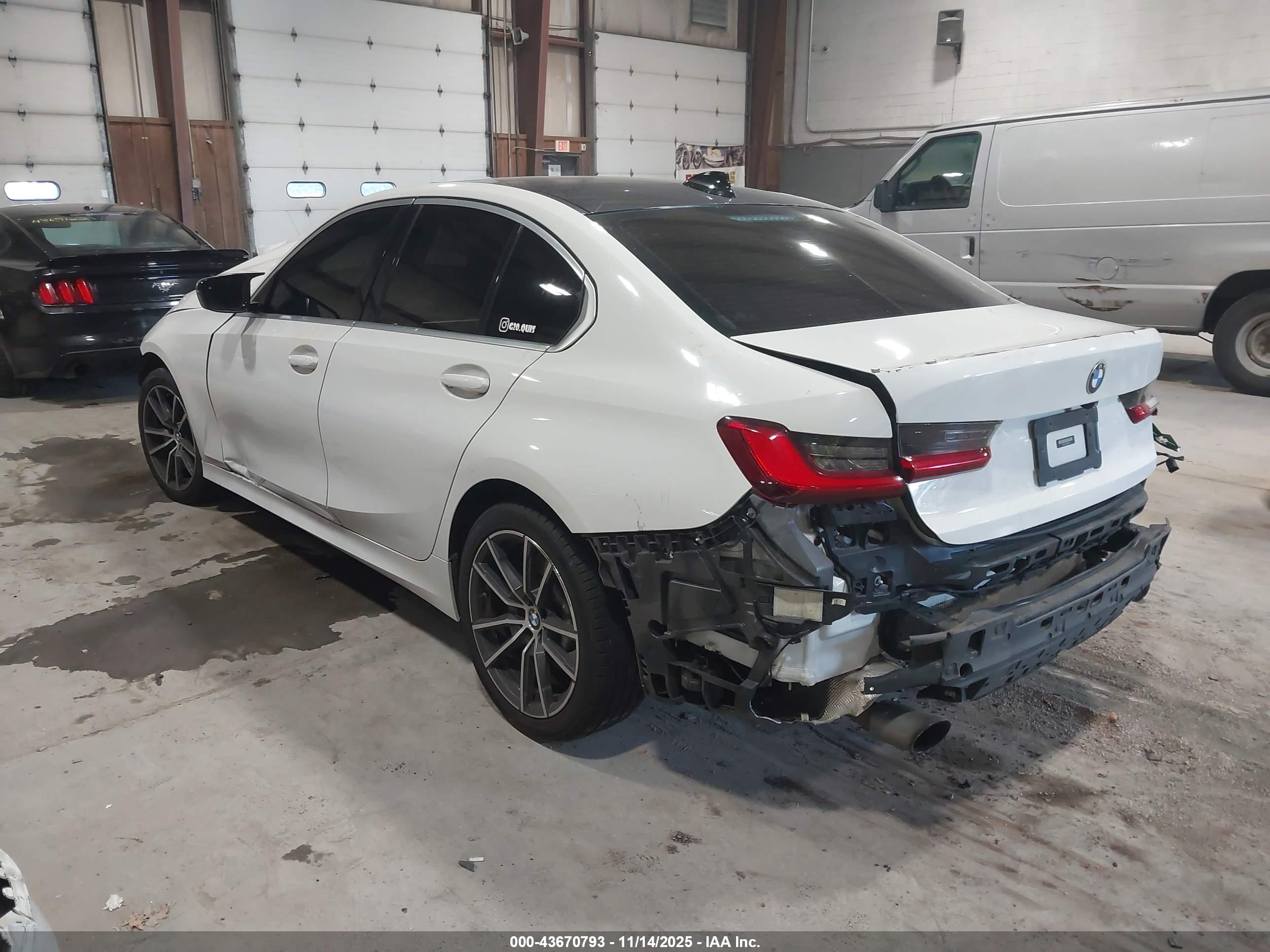 BMW 330I image 3