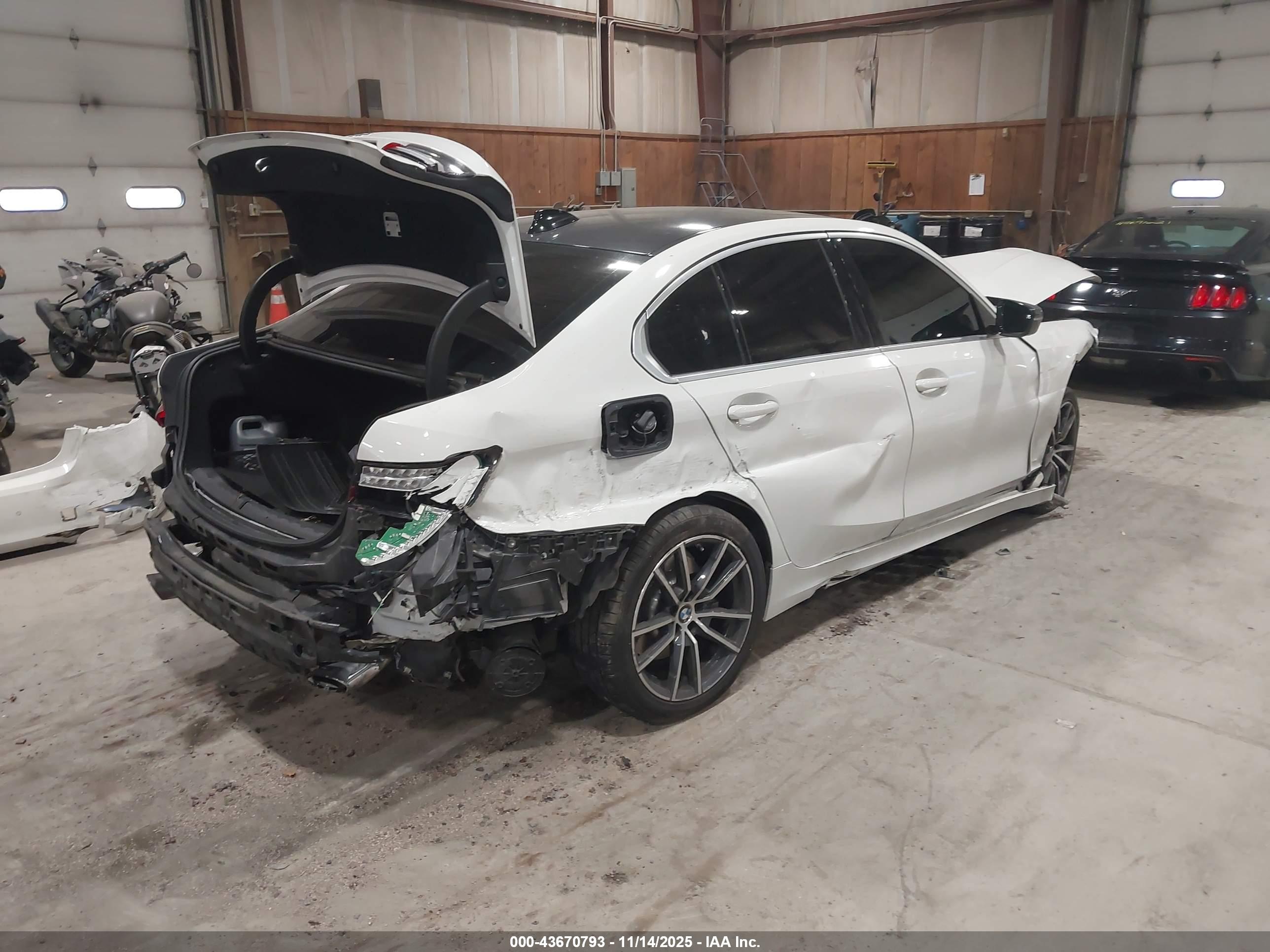 BMW 330I image 4