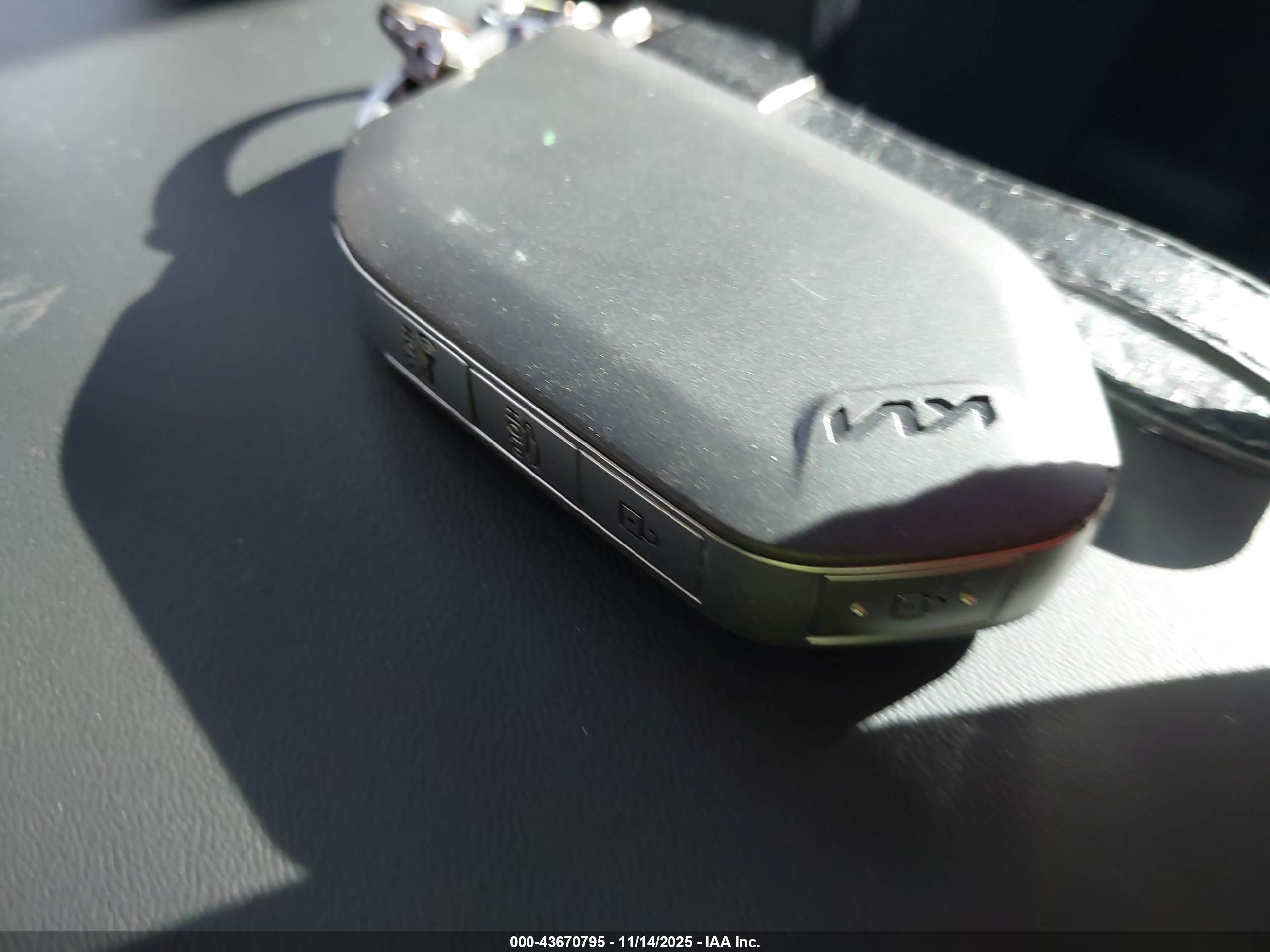 KIA K5 image 11
