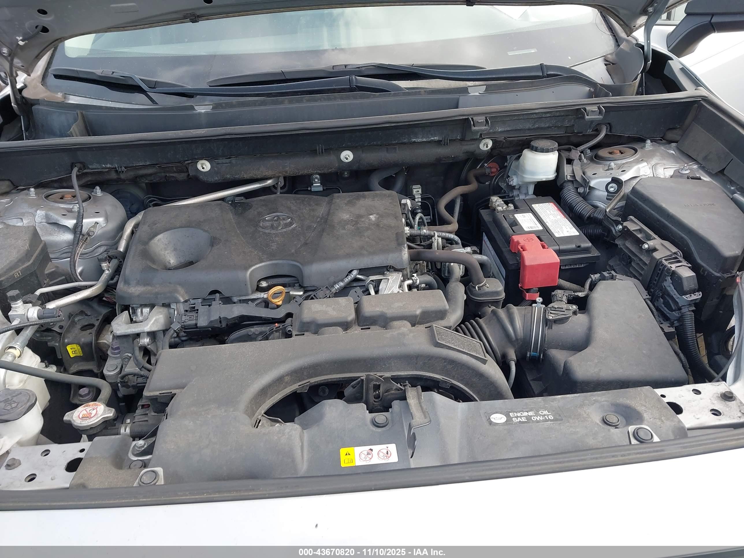 TOYOTA RAV4 image 10