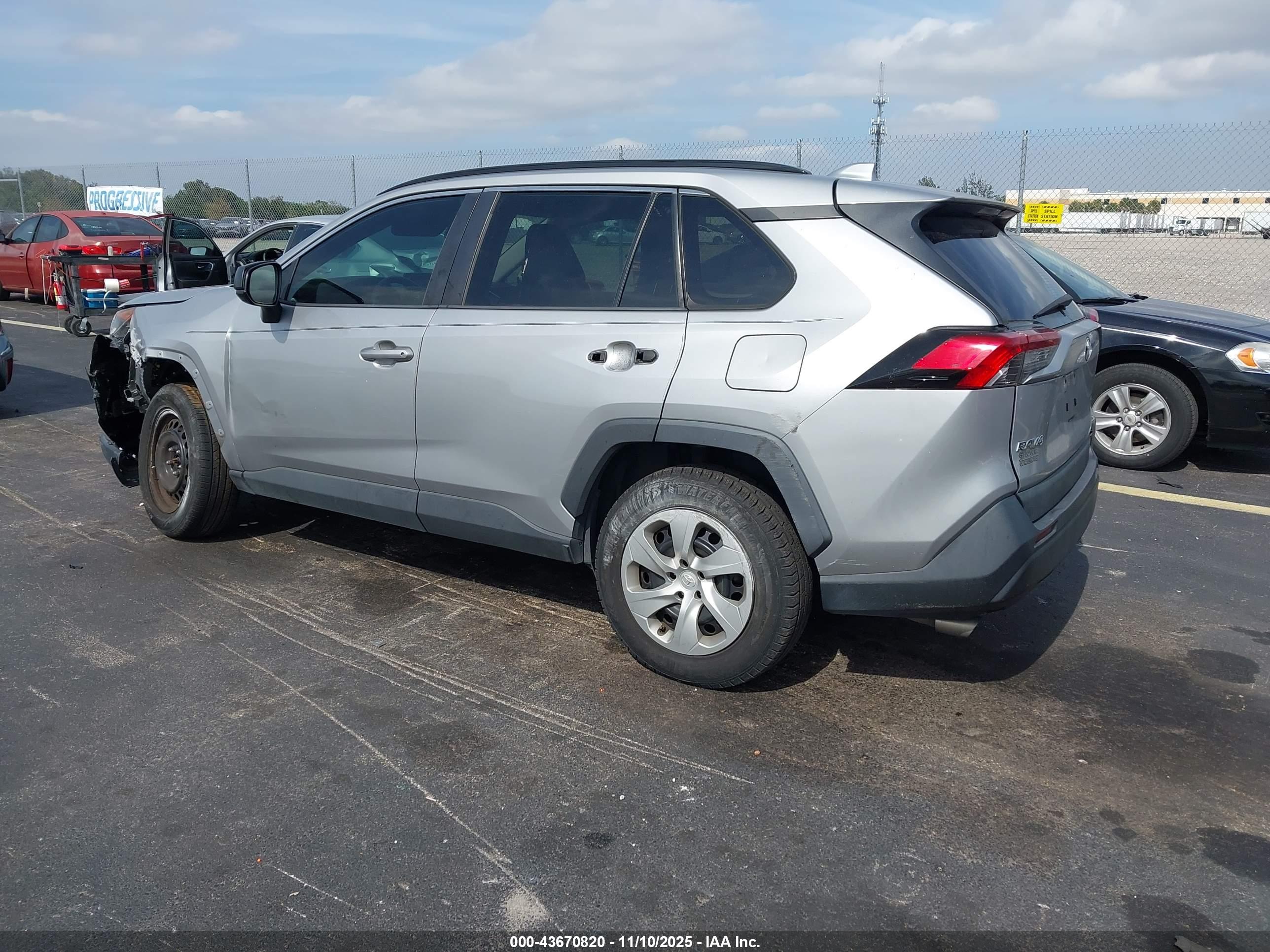 TOYOTA RAV4 image 3