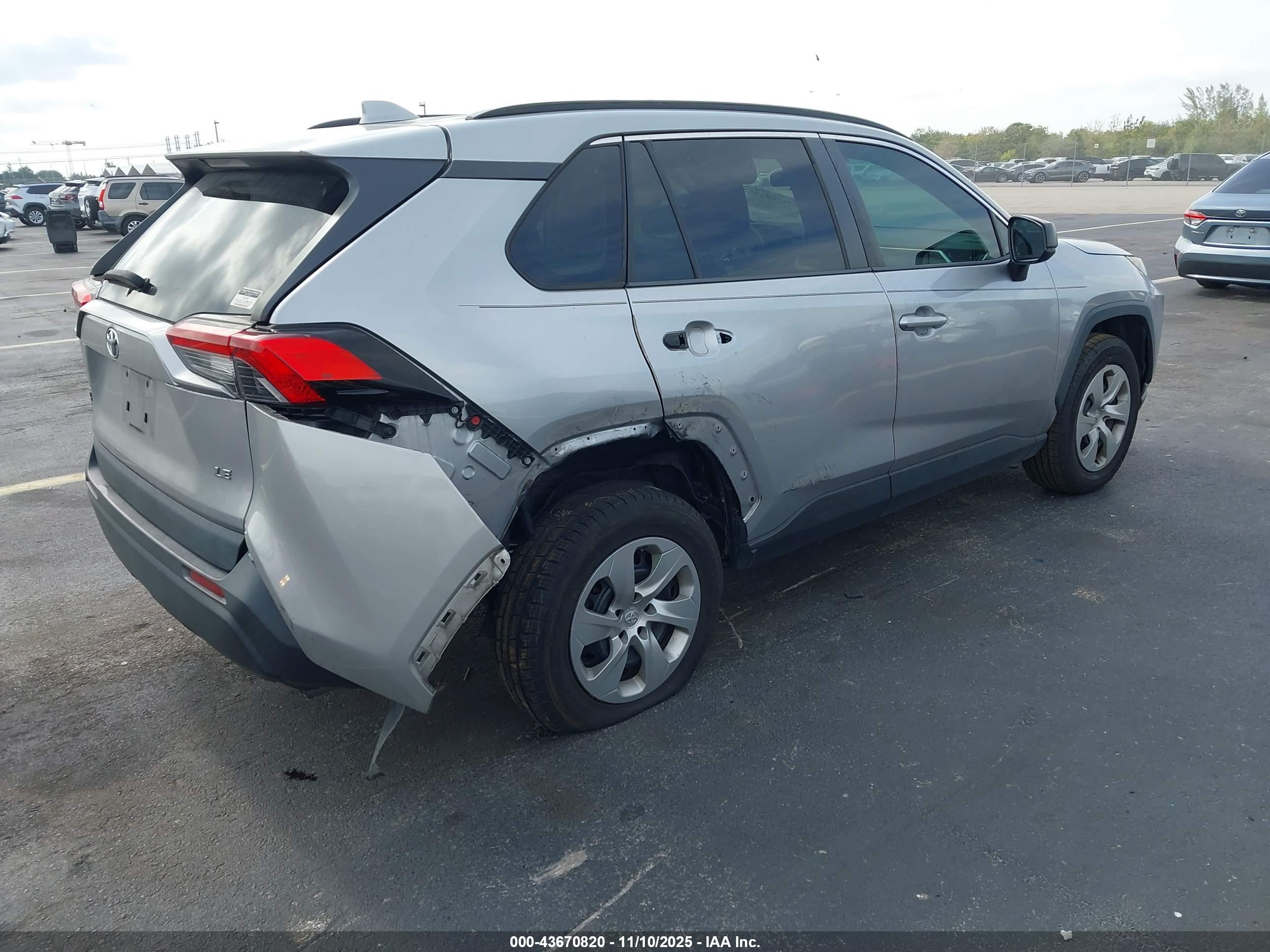 TOYOTA RAV4 image 4