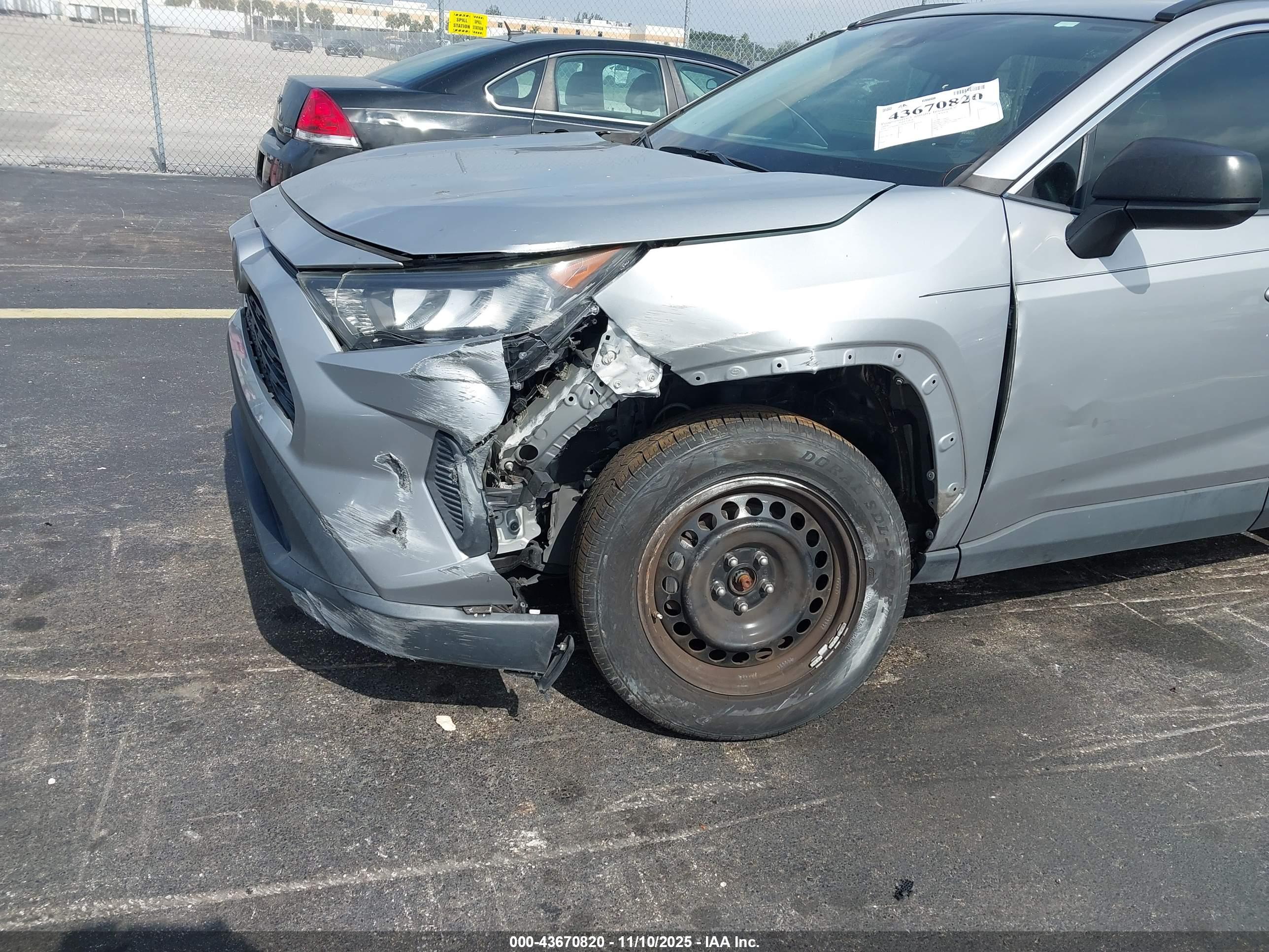 TOYOTA RAV4 image 6