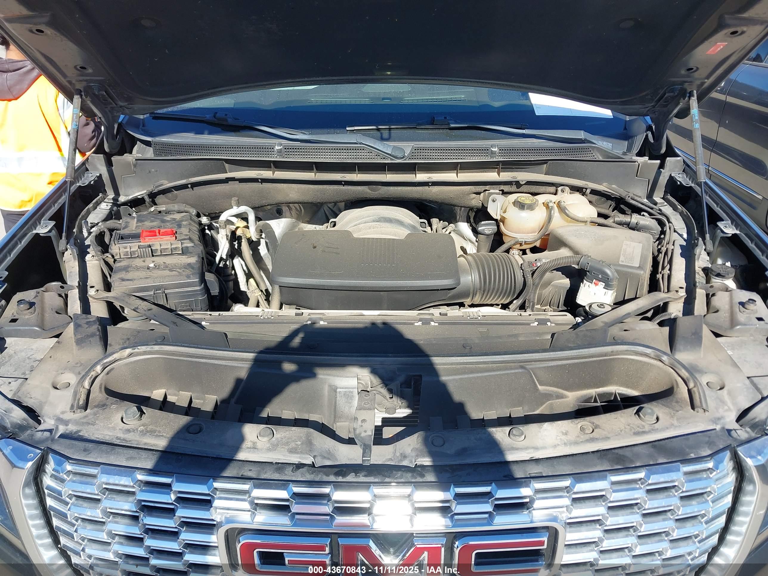 GMC YUKON image 10