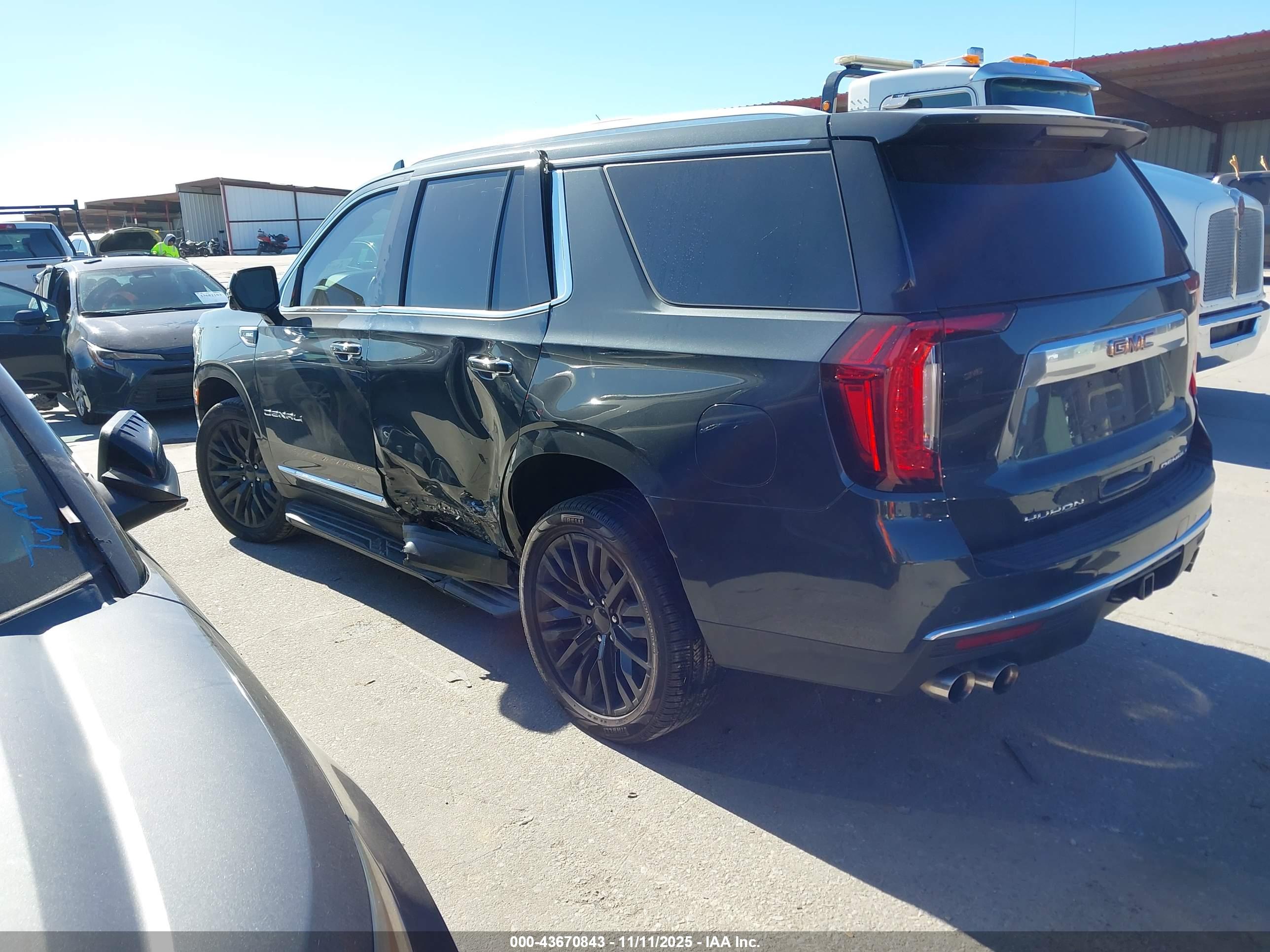 GMC YUKON image 3