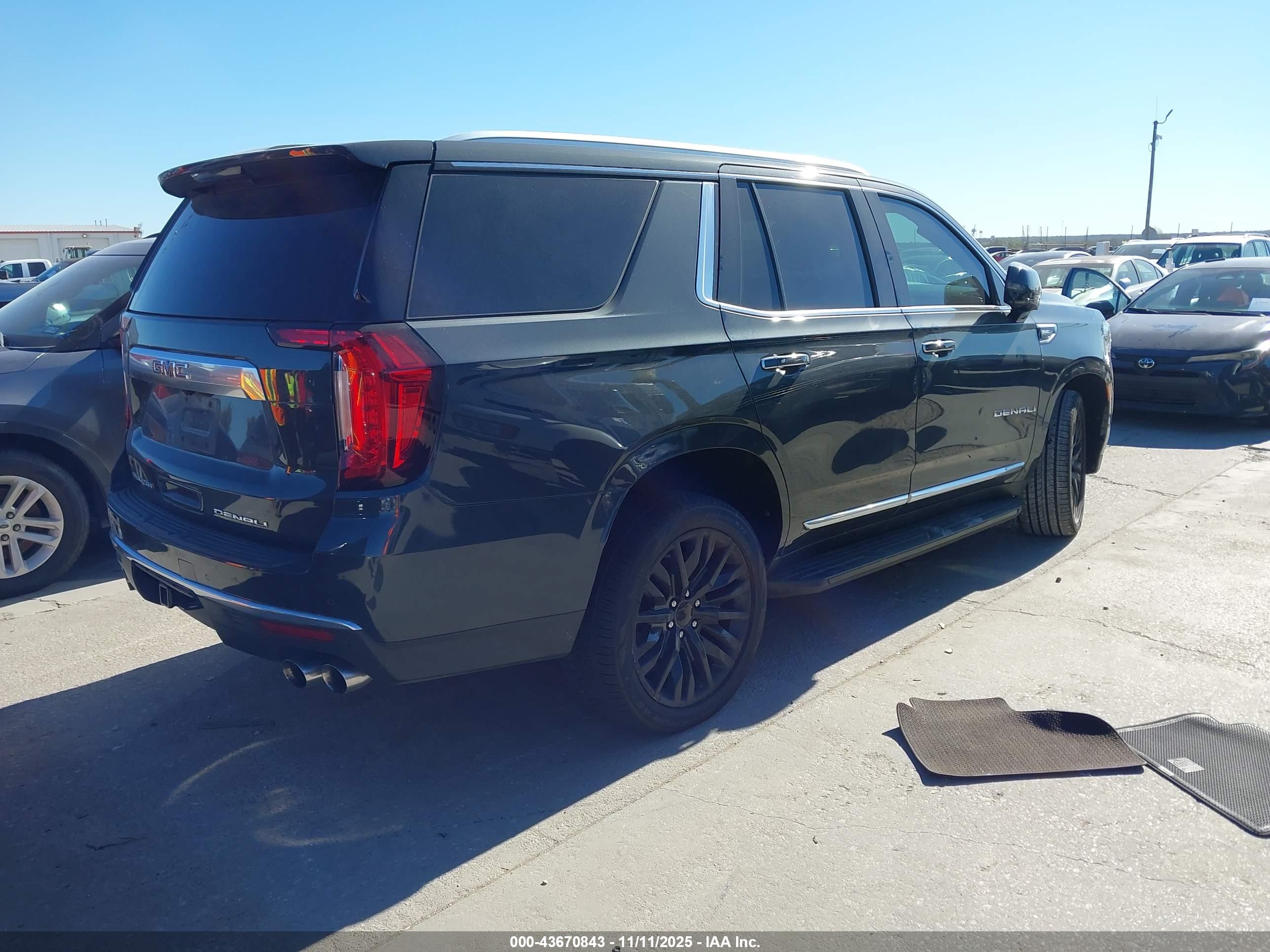 GMC YUKON image 4