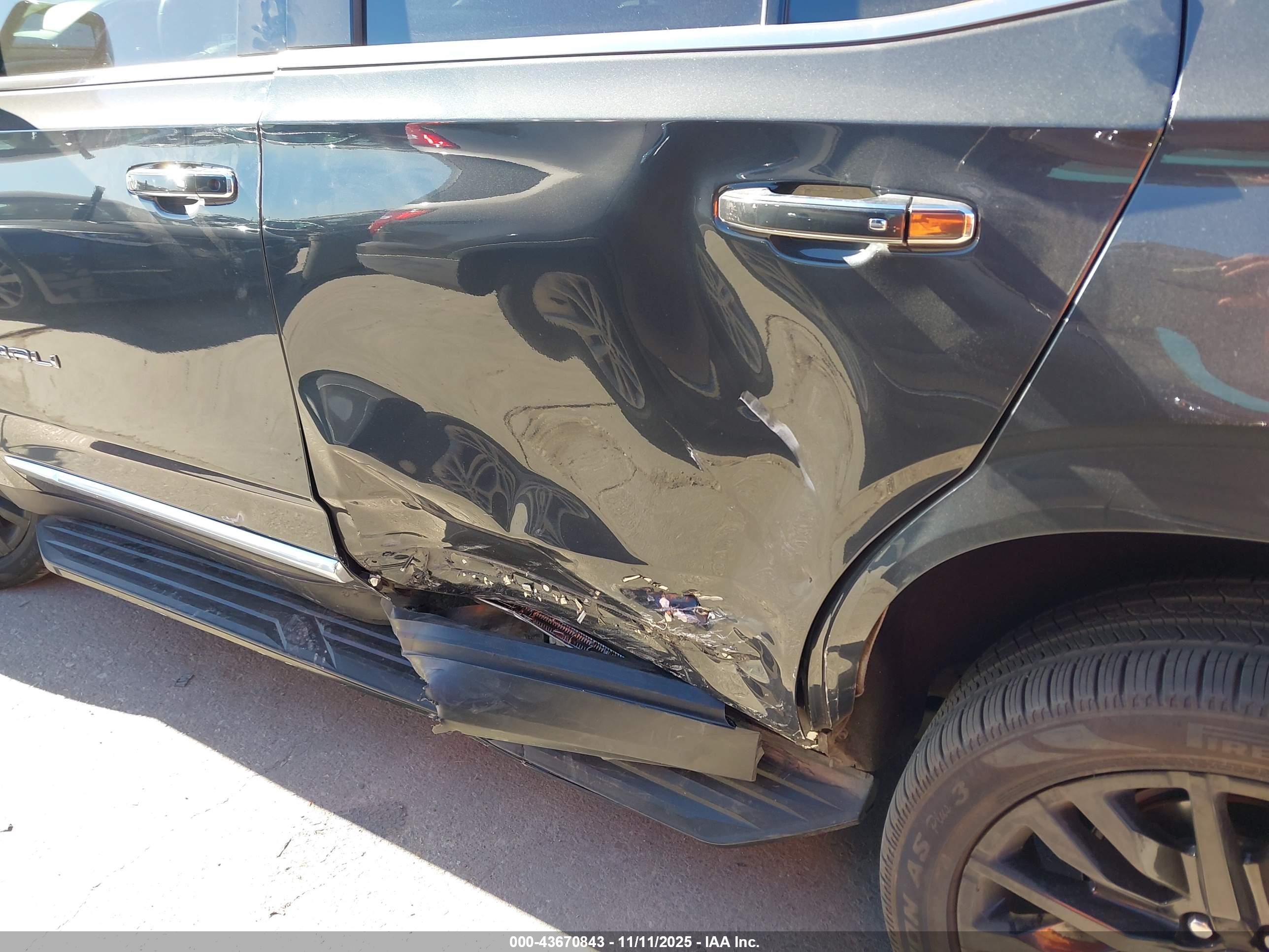 GMC YUKON image 6