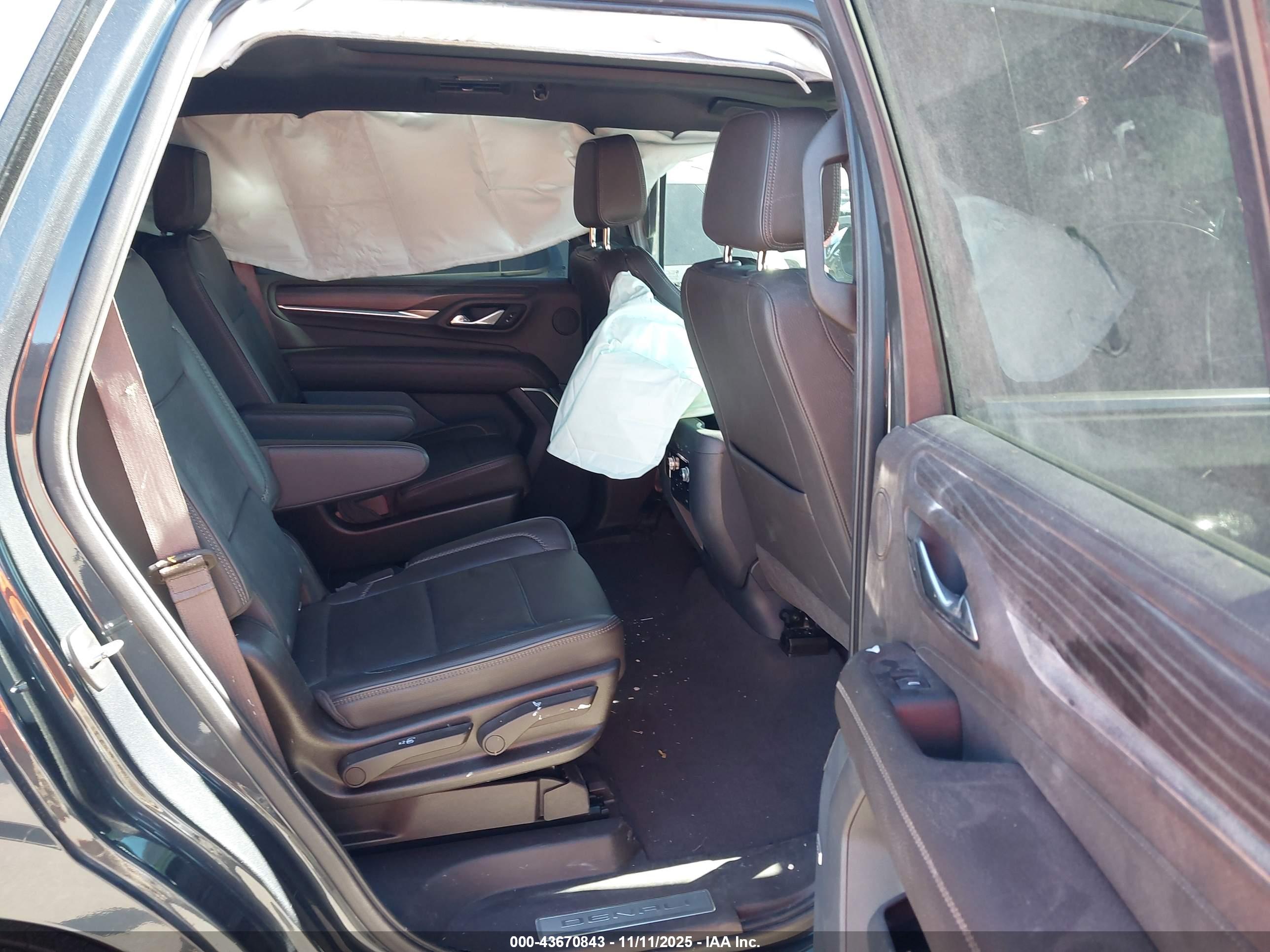 GMC YUKON image 8