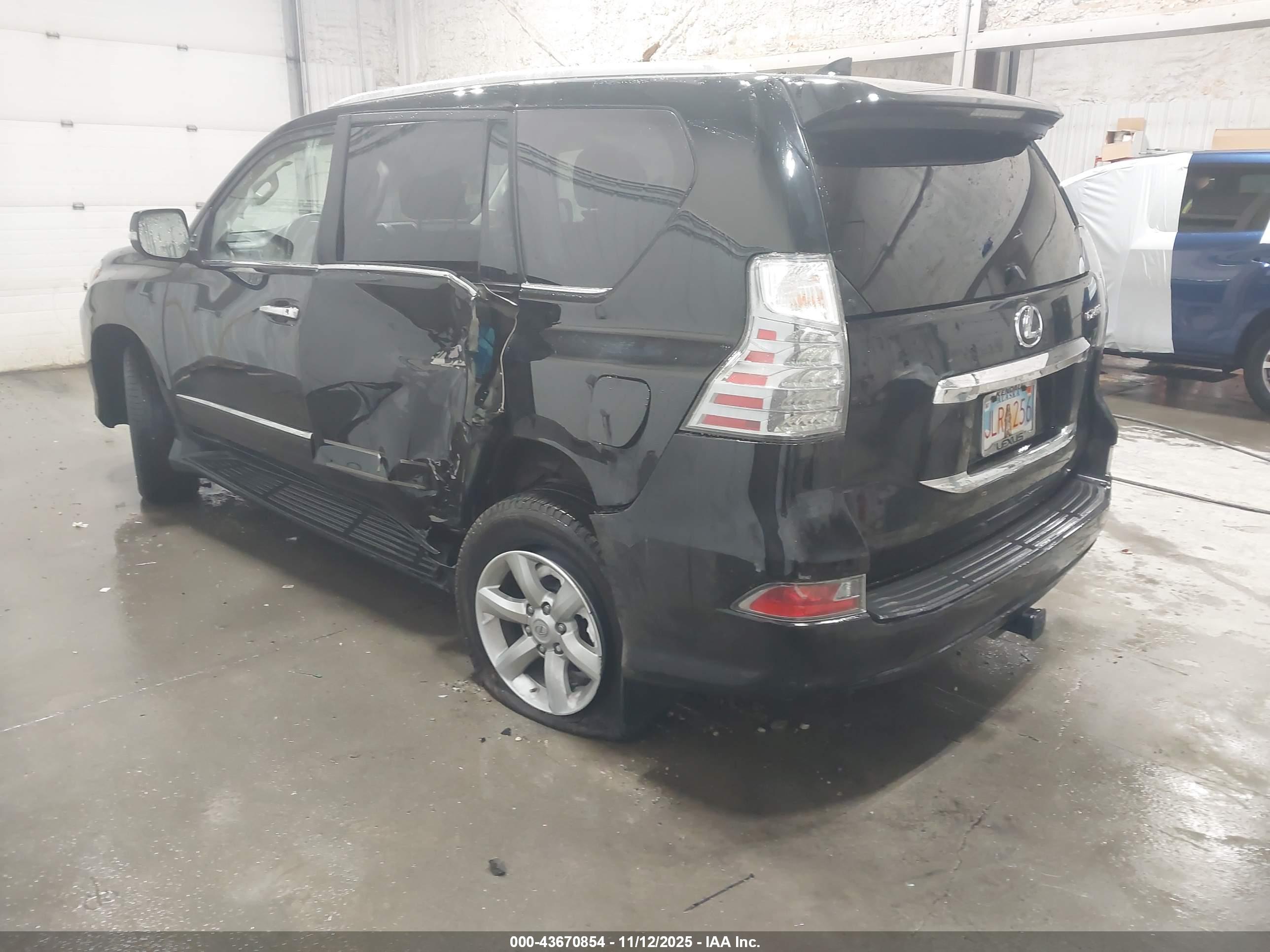 LEXUS GX image 3