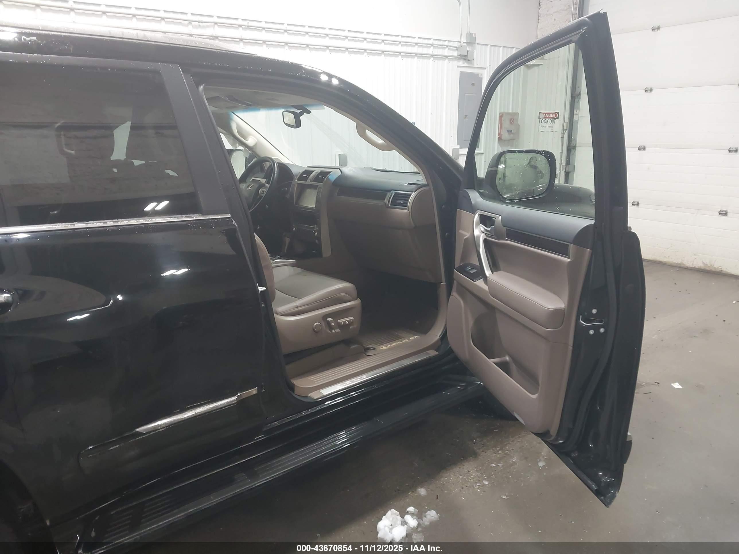 LEXUS GX image 5