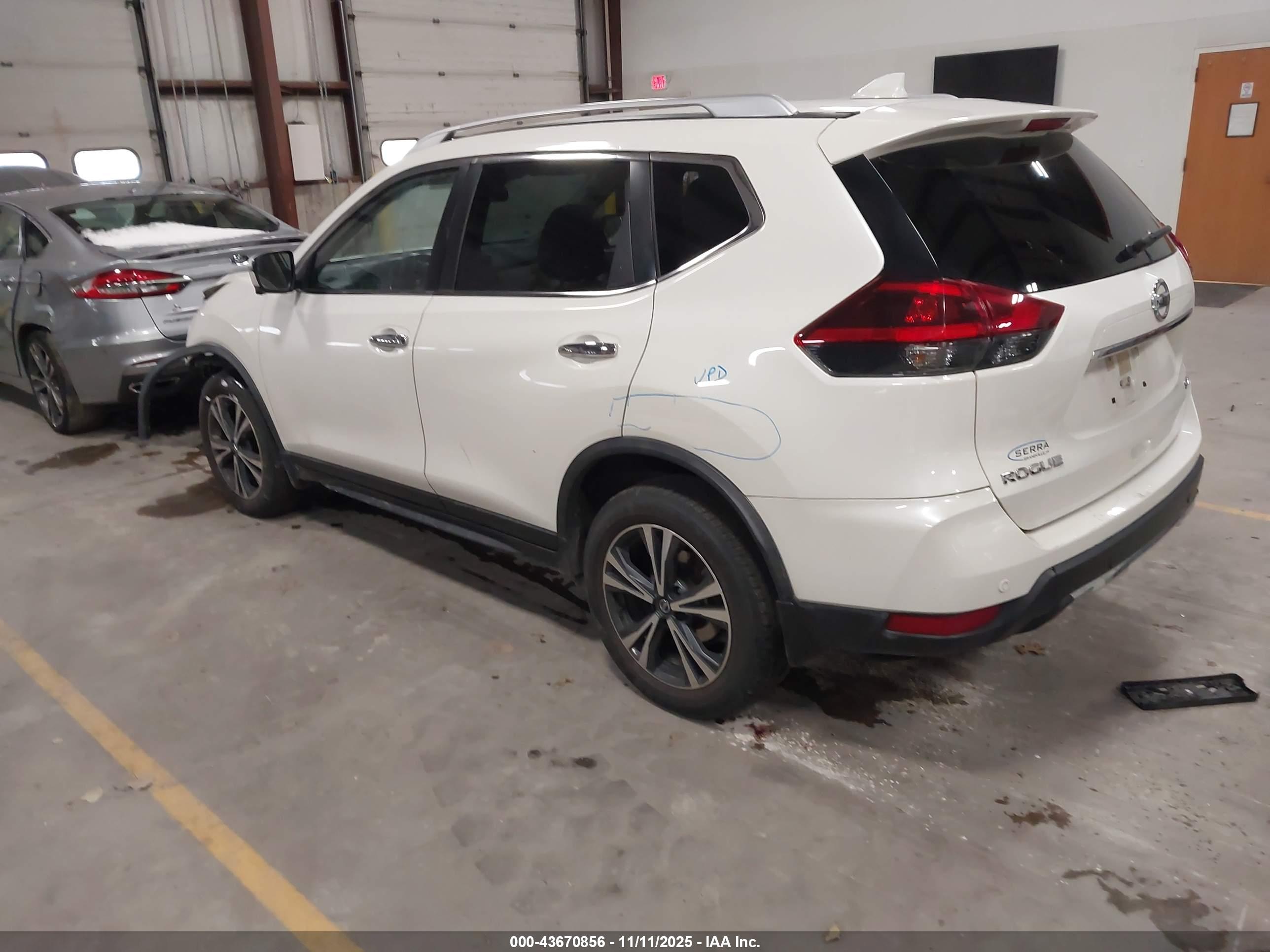 NISSAN ROGUE image 3