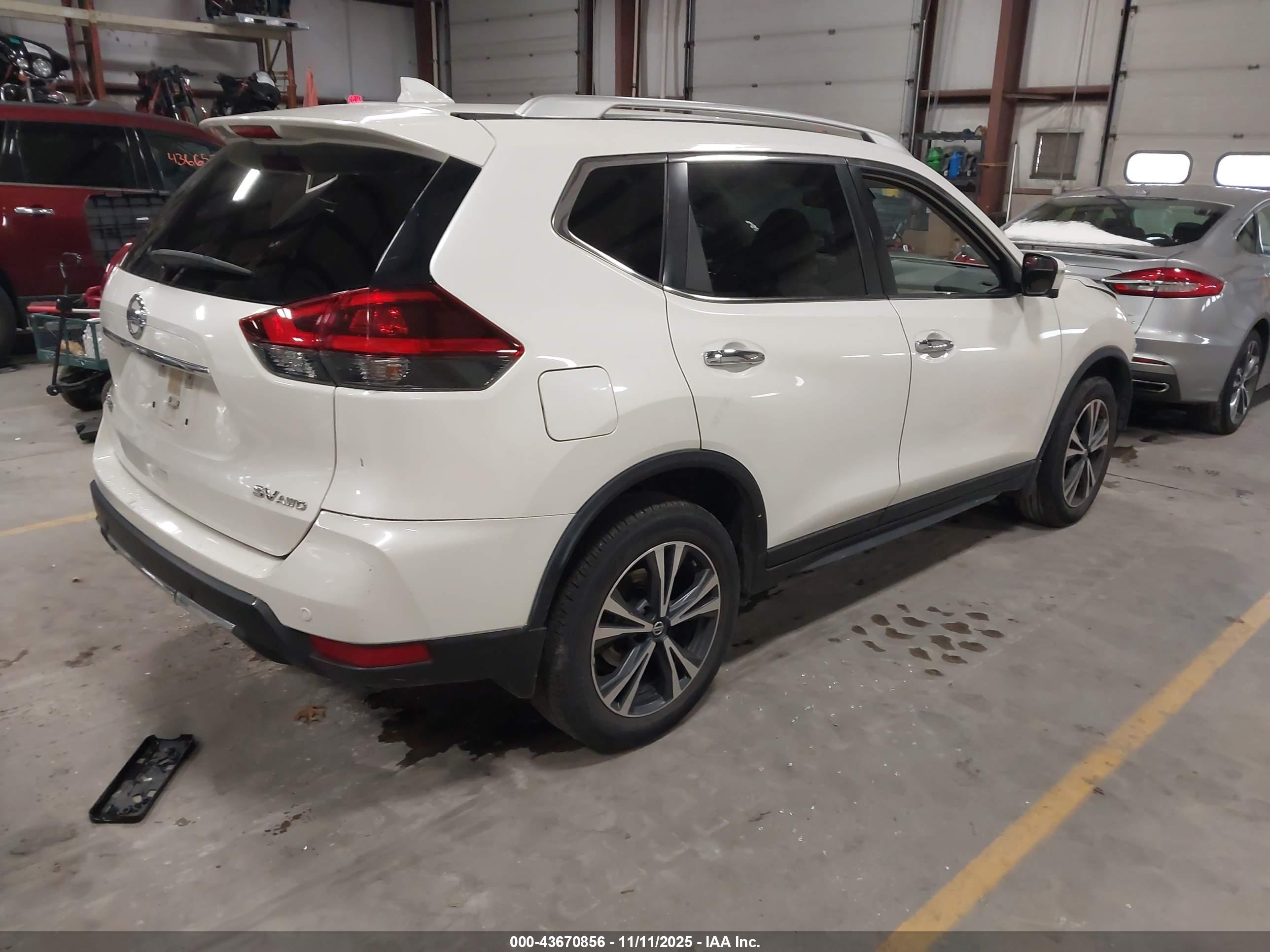 NISSAN ROGUE image 4