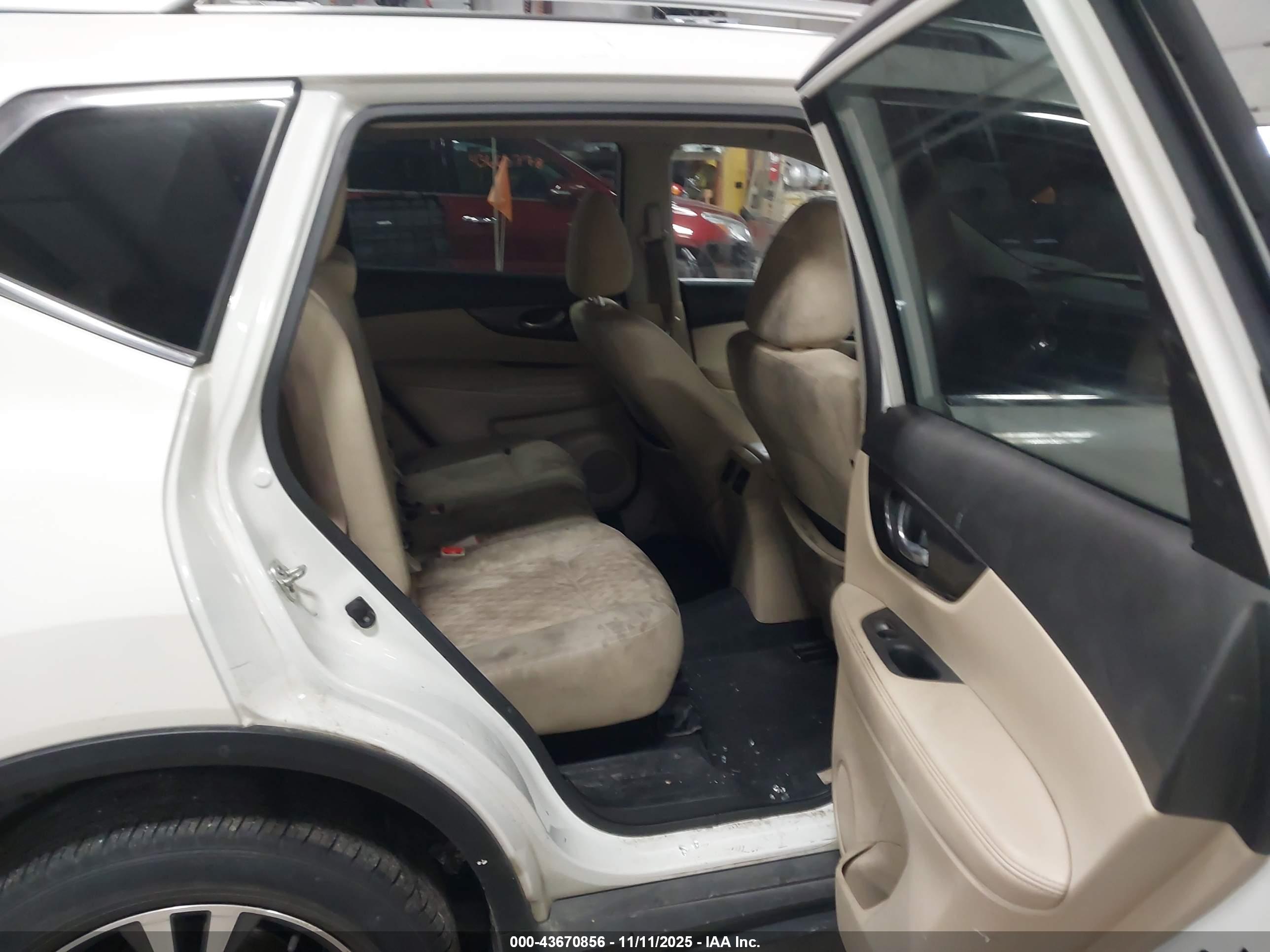 NISSAN ROGUE image 8