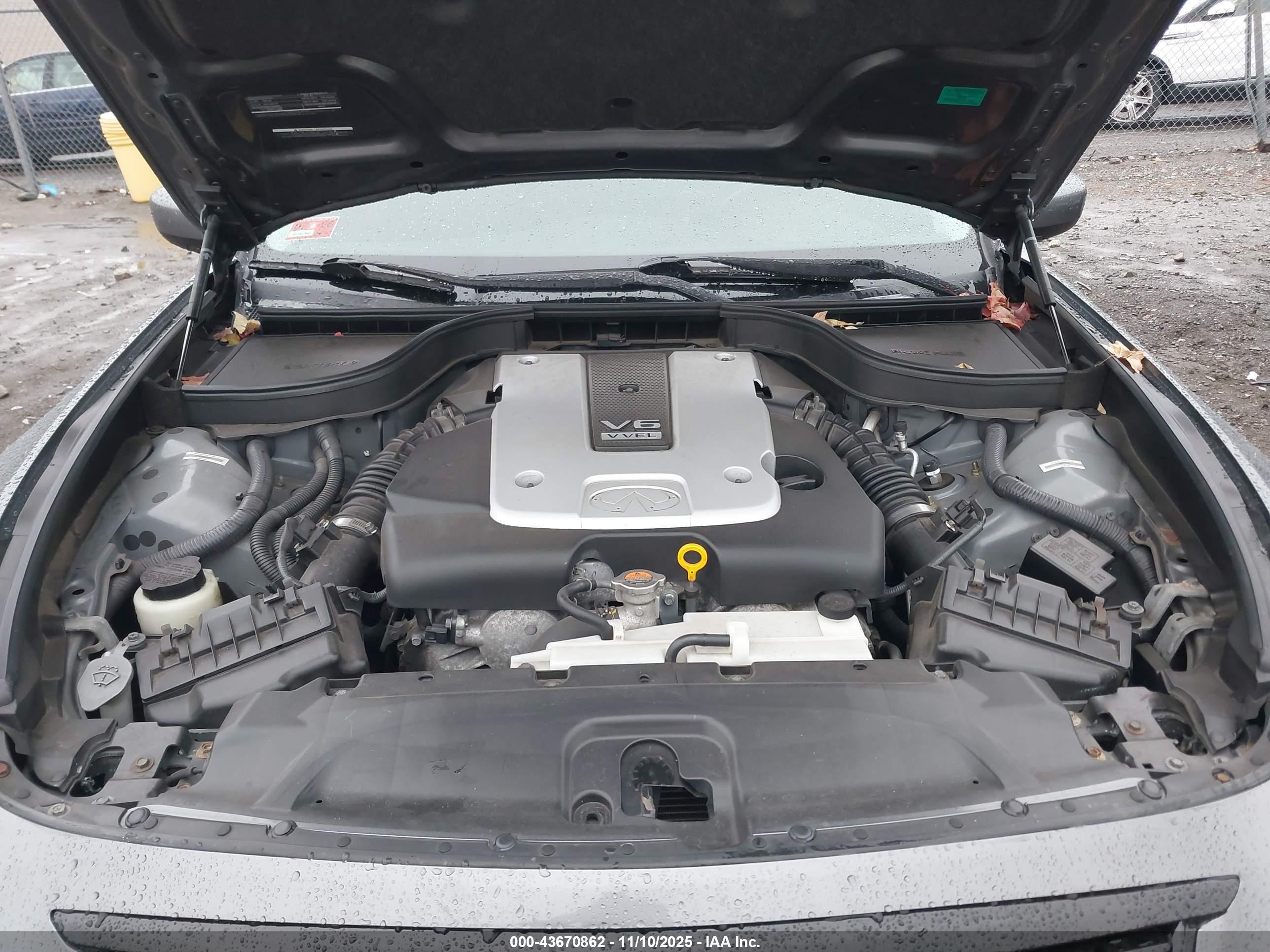 INFINITI Q40 image 10