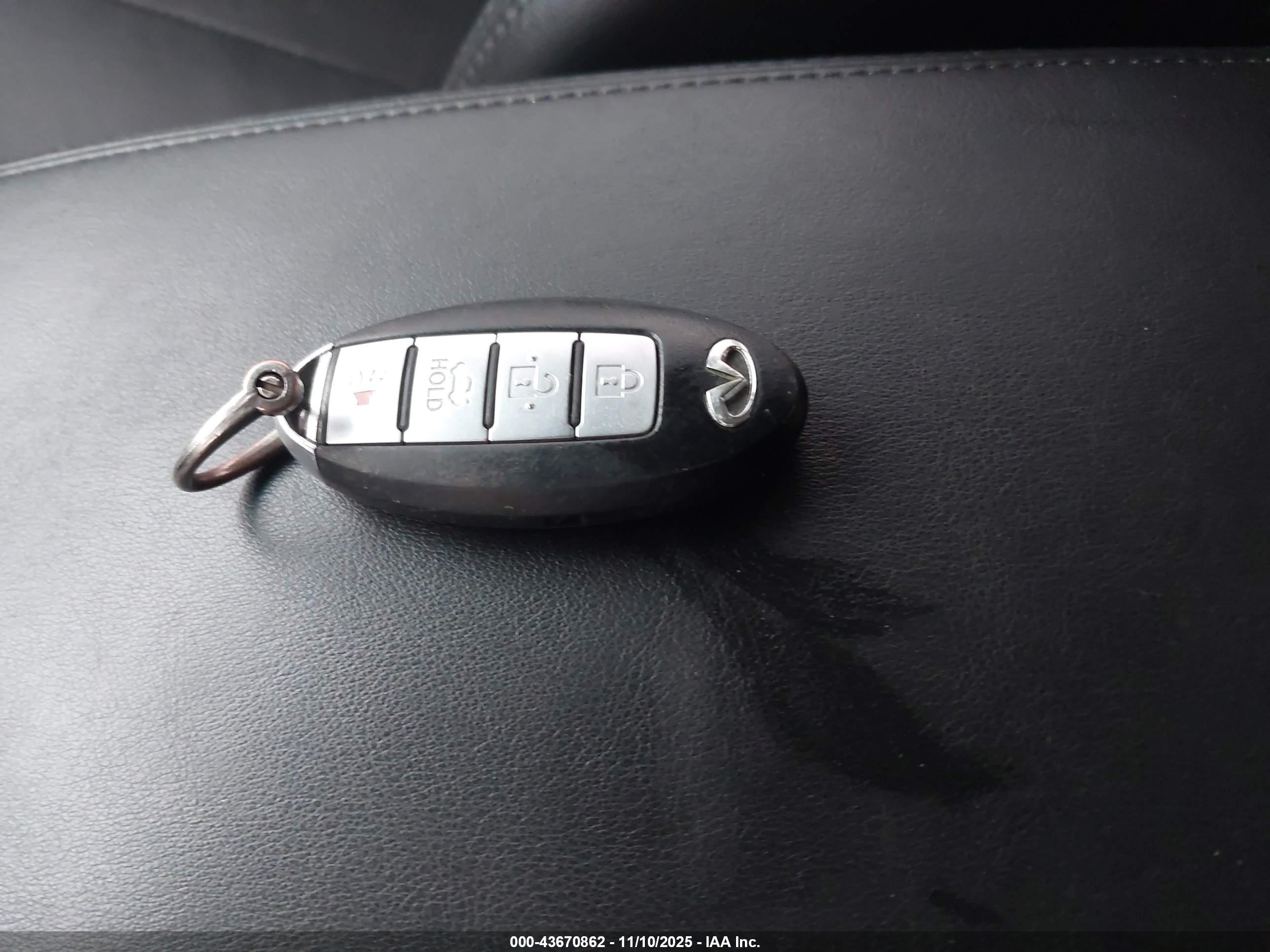 INFINITI Q40 image 11