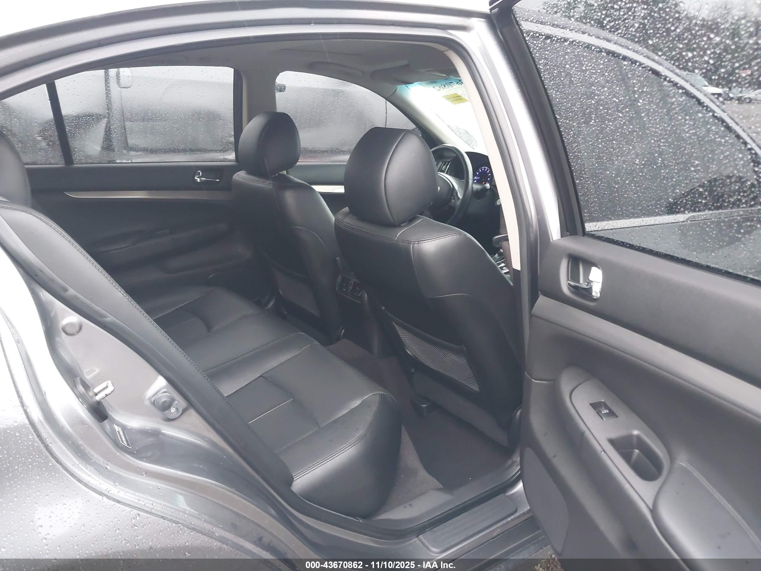 INFINITI Q40 image 8