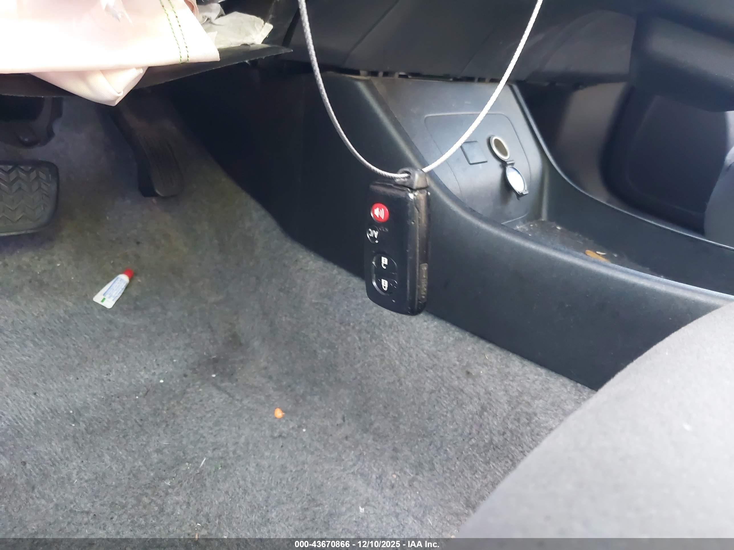 TOYOTA PRIUS image 11