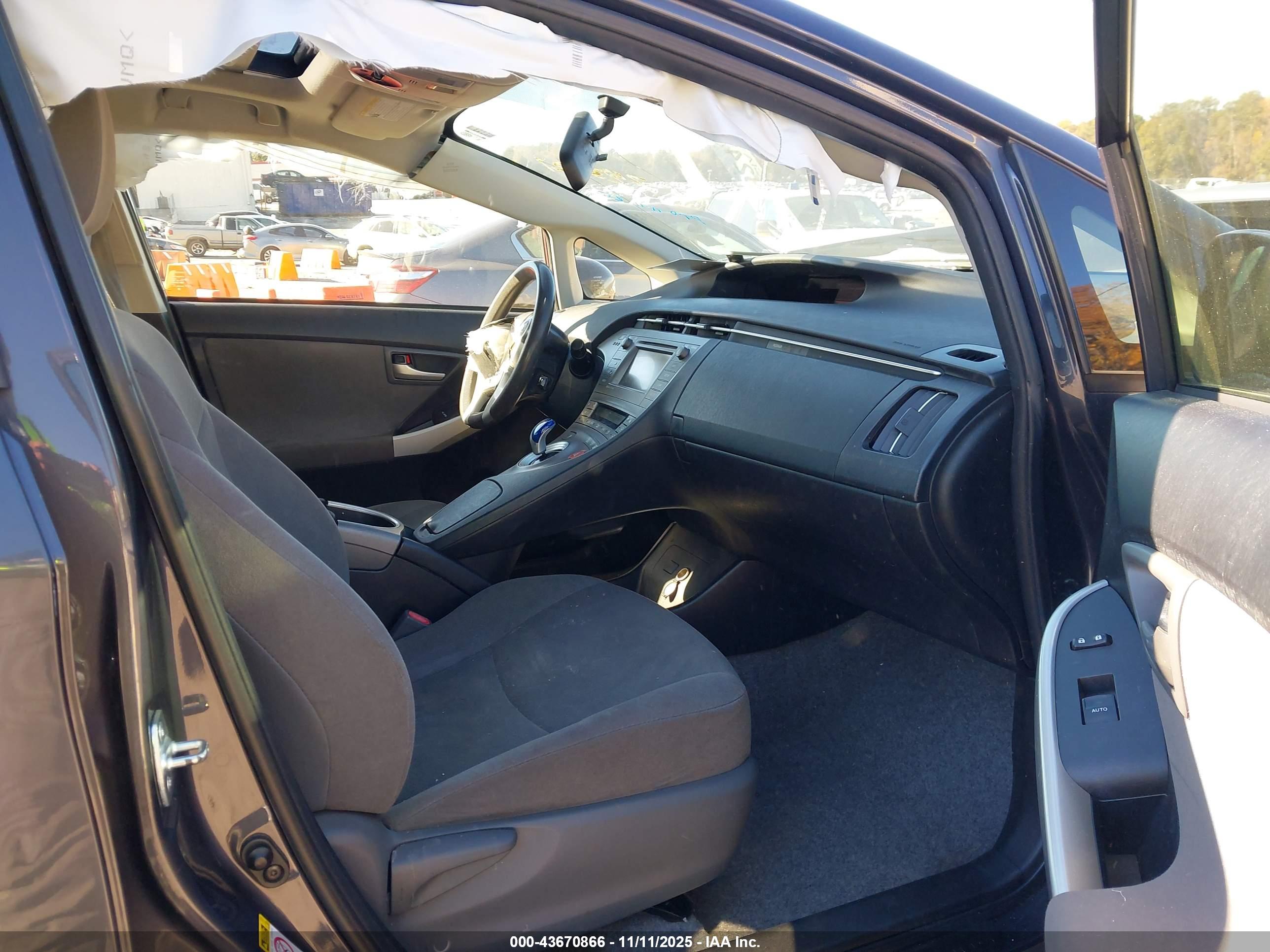 TOYOTA PRIUS image 5