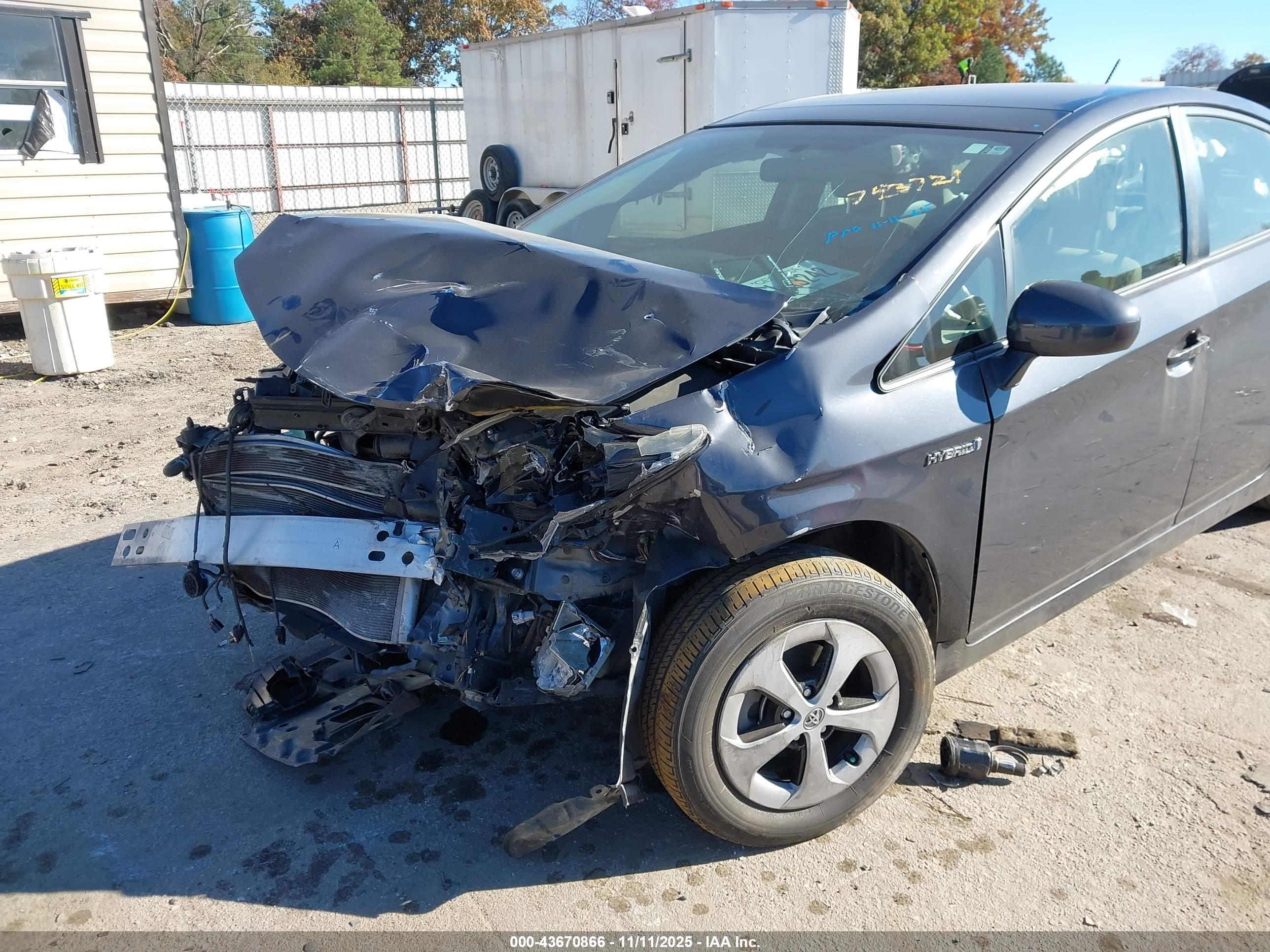 TOYOTA PRIUS image 6