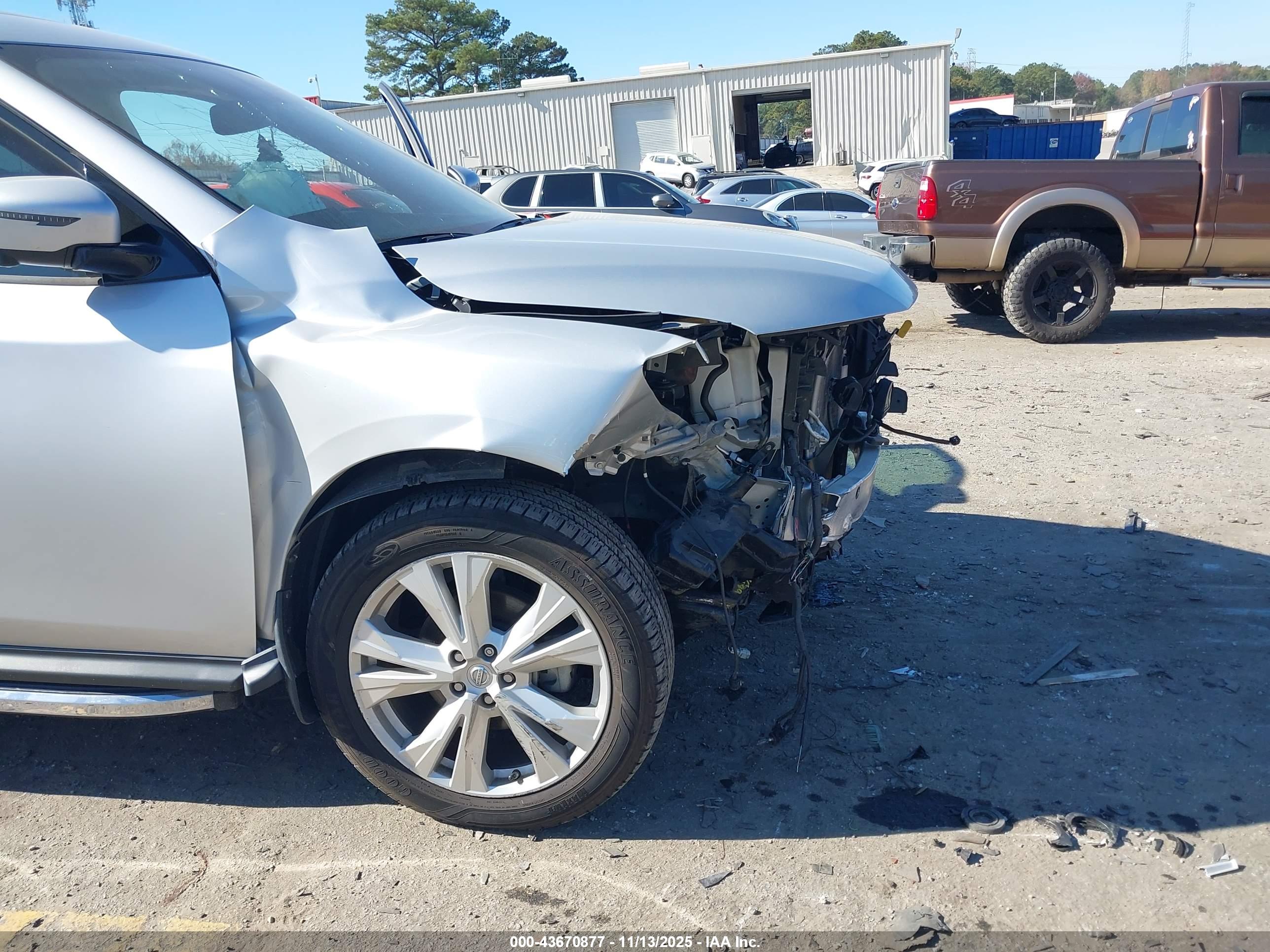 NISSAN PATHFINDER image 6