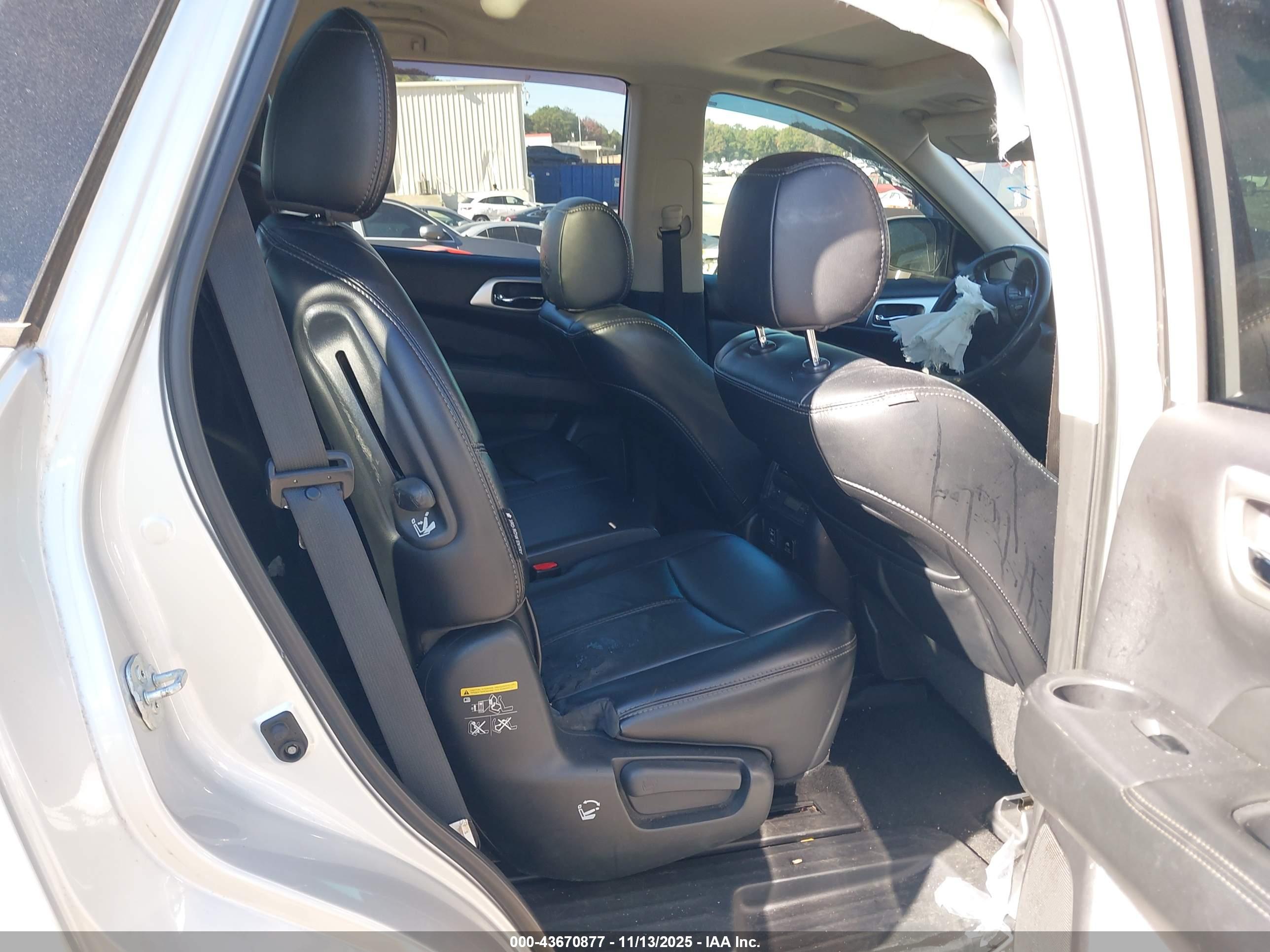 NISSAN PATHFINDER image 8