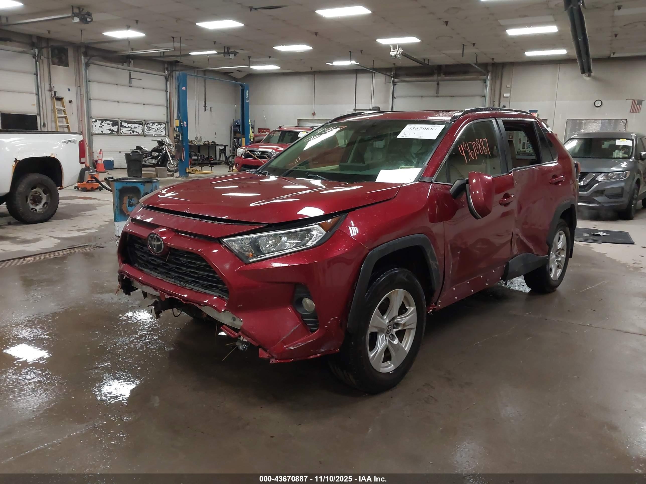 TOYOTA RAV4 image 2