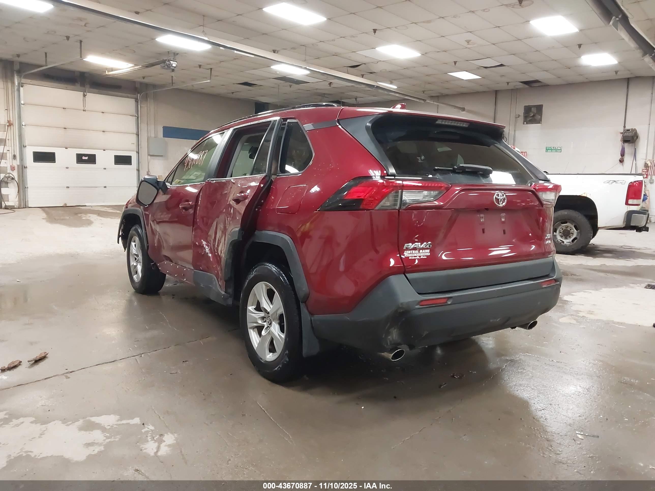 TOYOTA RAV4 image 3