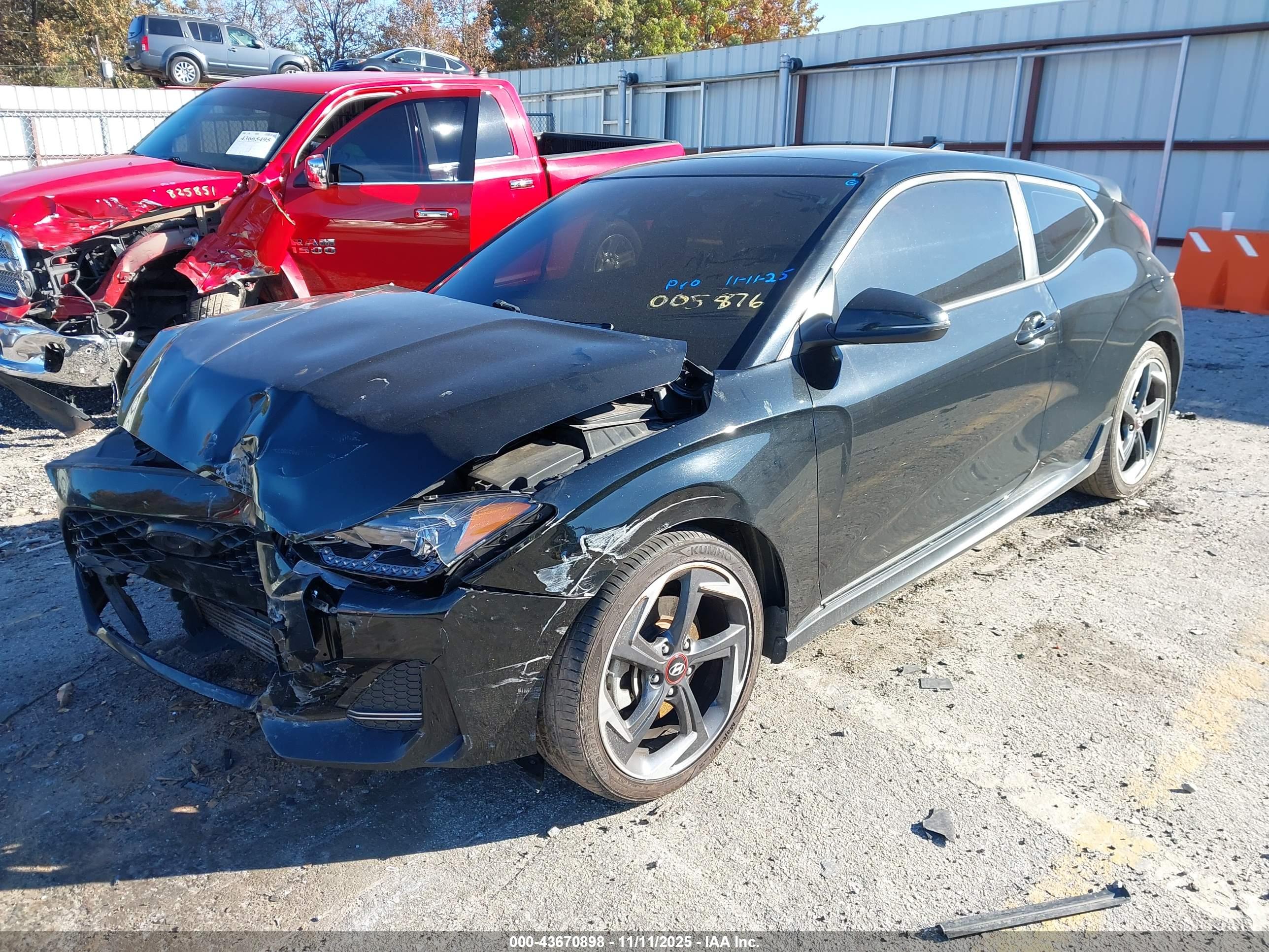 HYUNDAI VELOSTER image 2