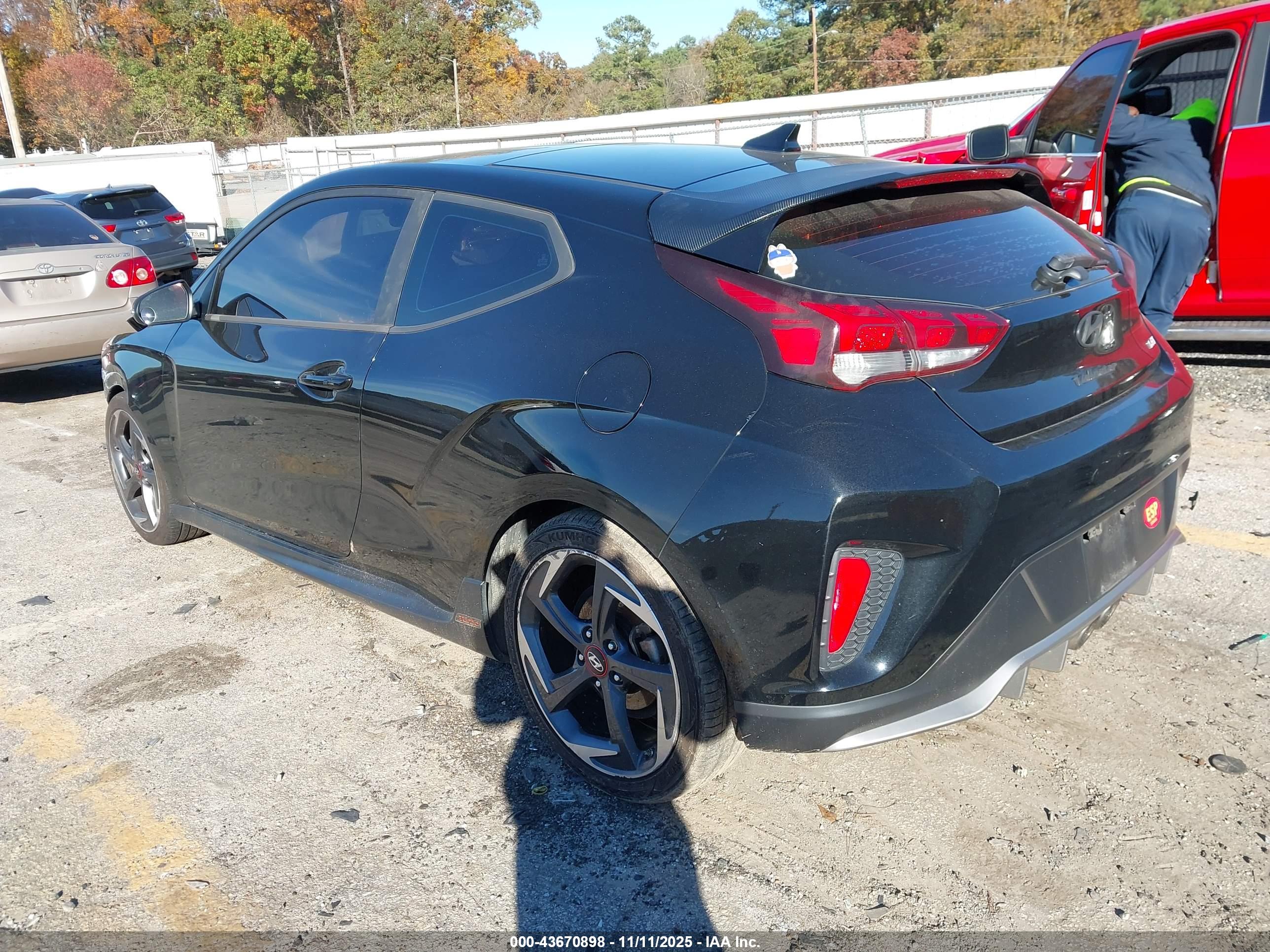 HYUNDAI VELOSTER image 3