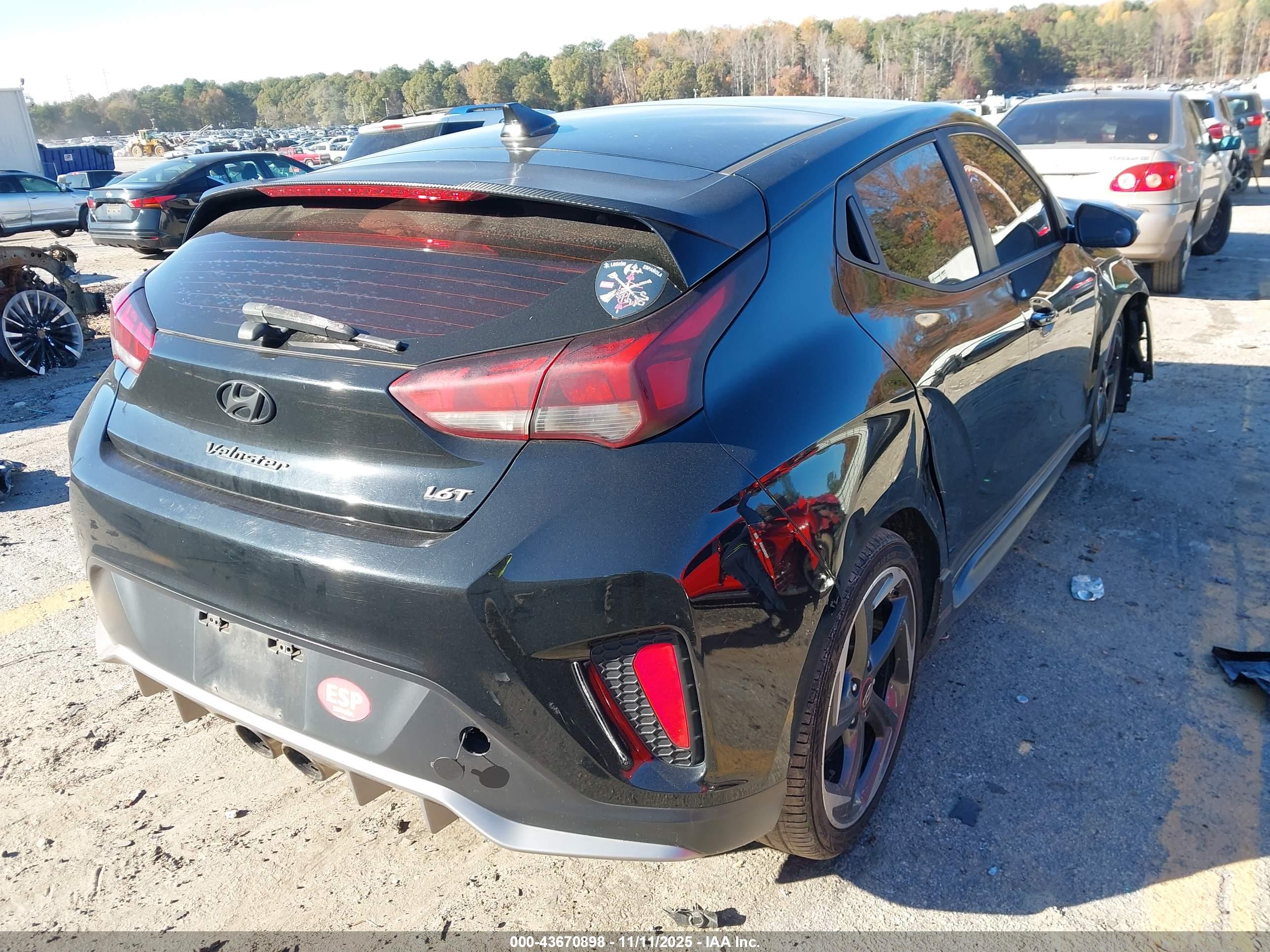 HYUNDAI VELOSTER image 4