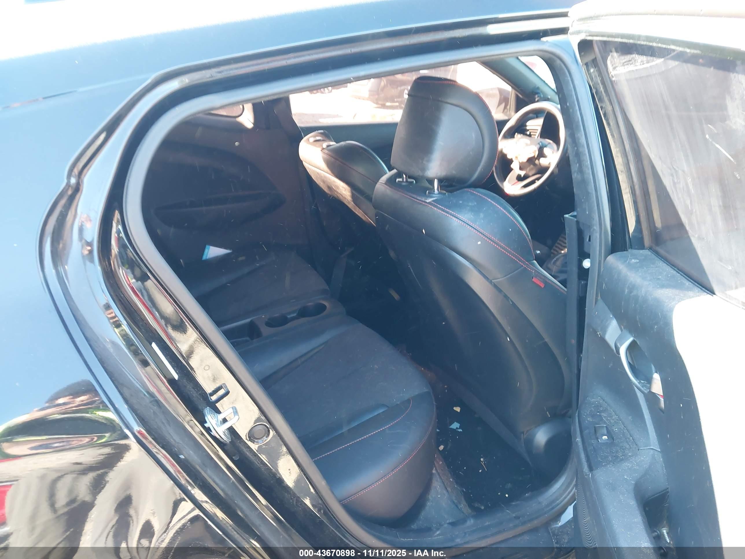 HYUNDAI VELOSTER image 8