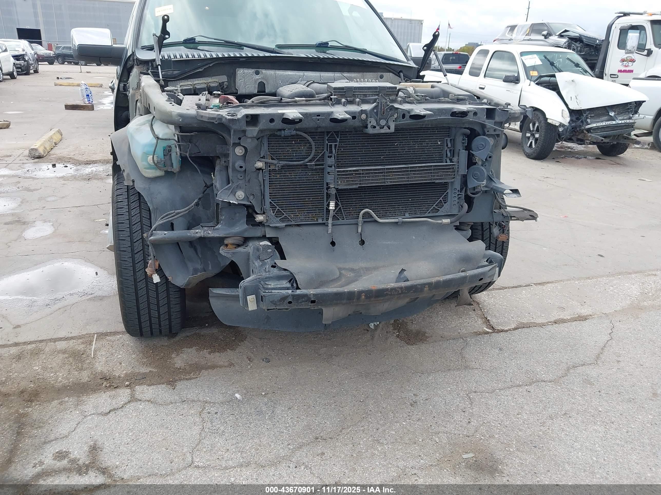 FORD EXPEDITION image 6