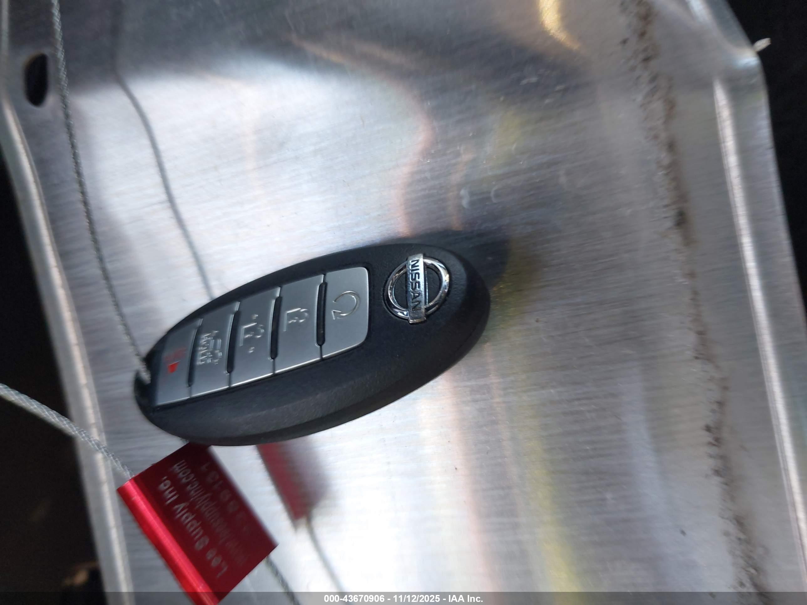 NISSAN ROGUE image 11