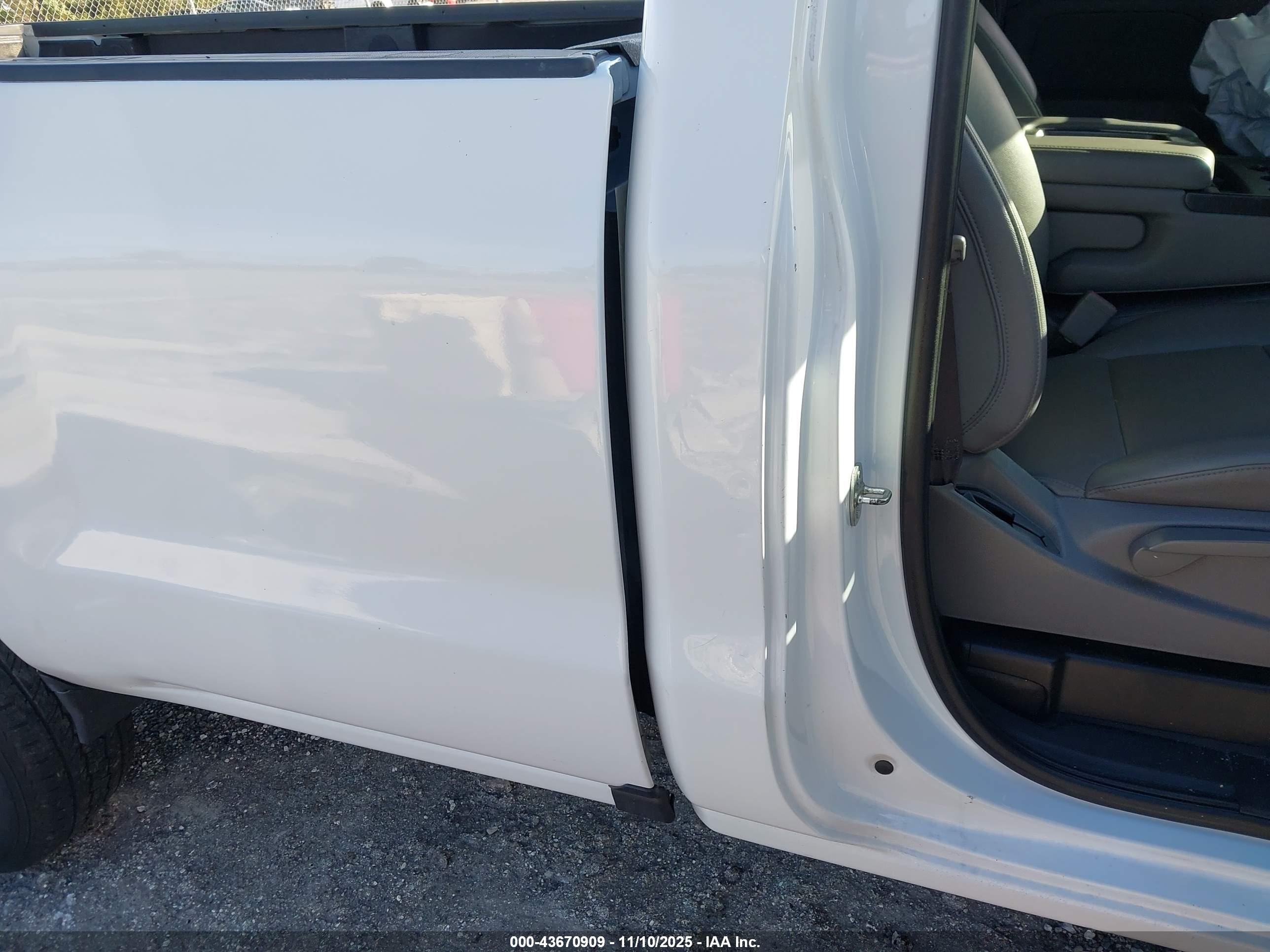 CHEVROLET SILVERADO image 8