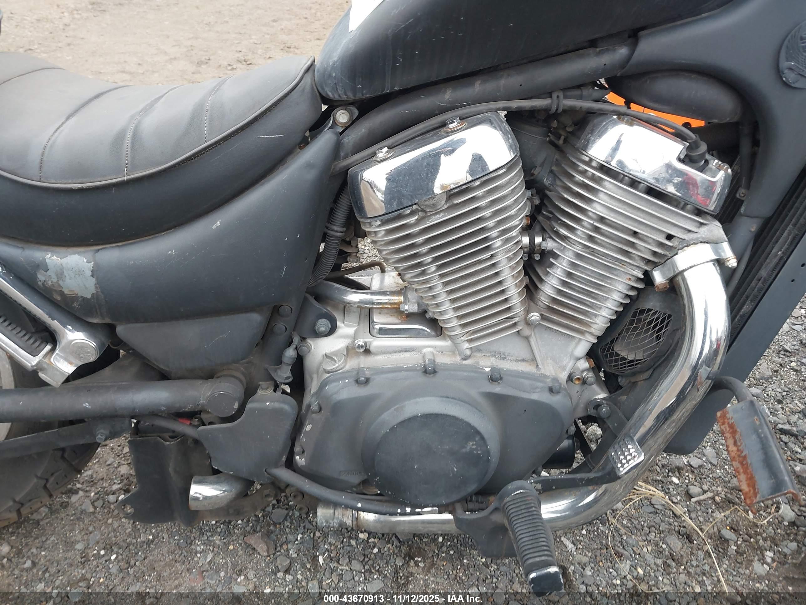 SUZUKI VS800 image 8