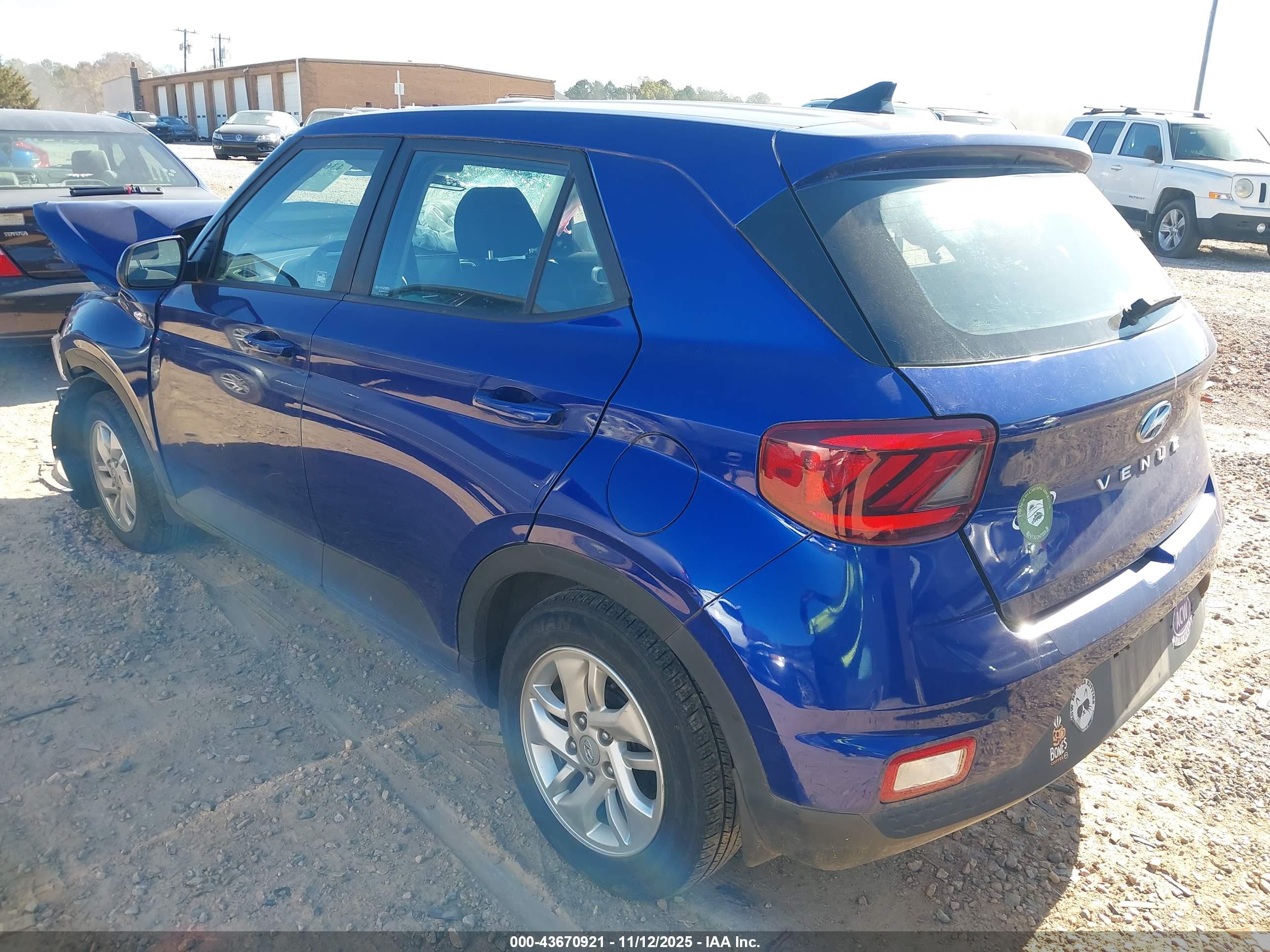 HYUNDAI VENUE image 3