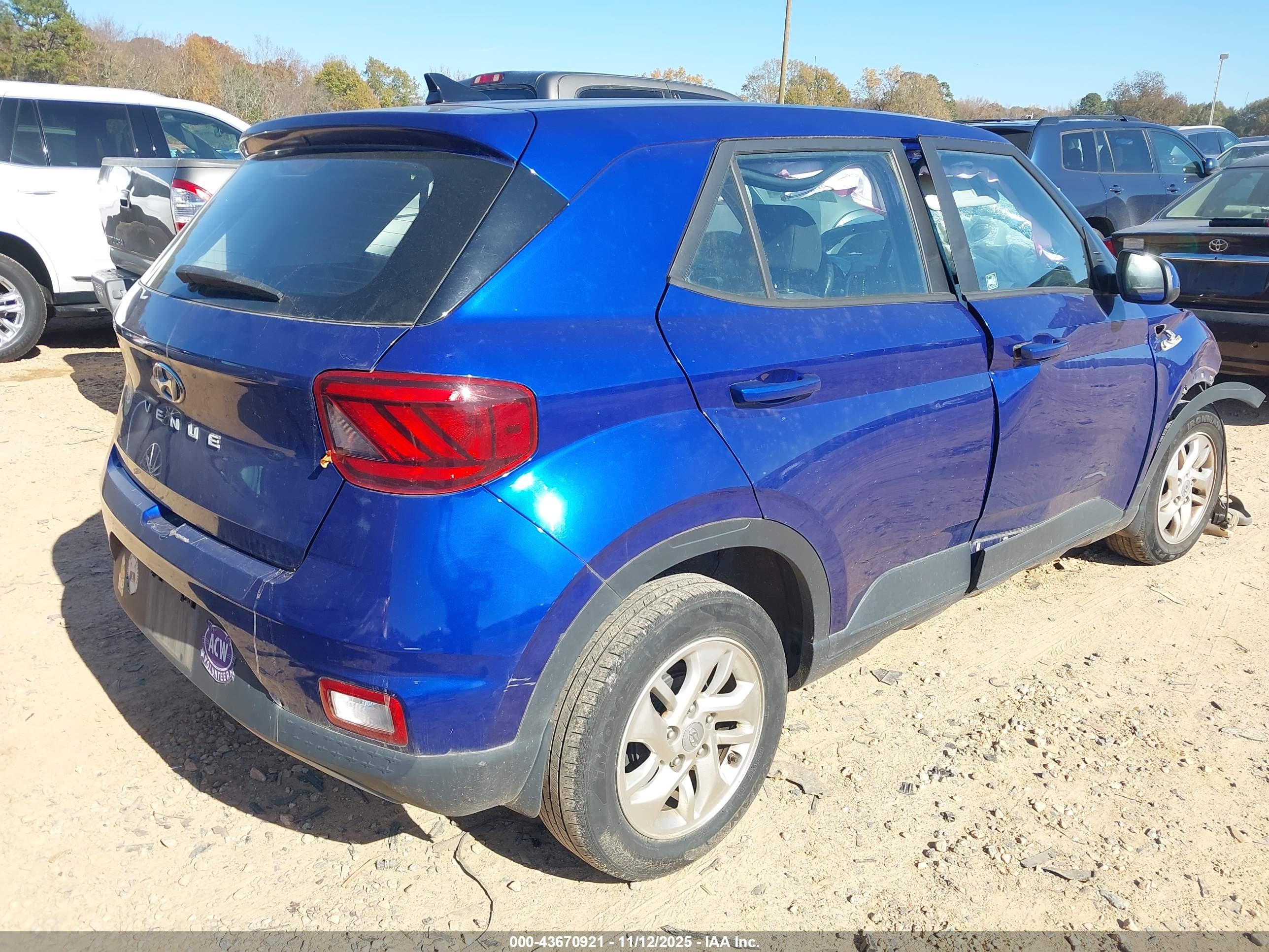 HYUNDAI VENUE image 4