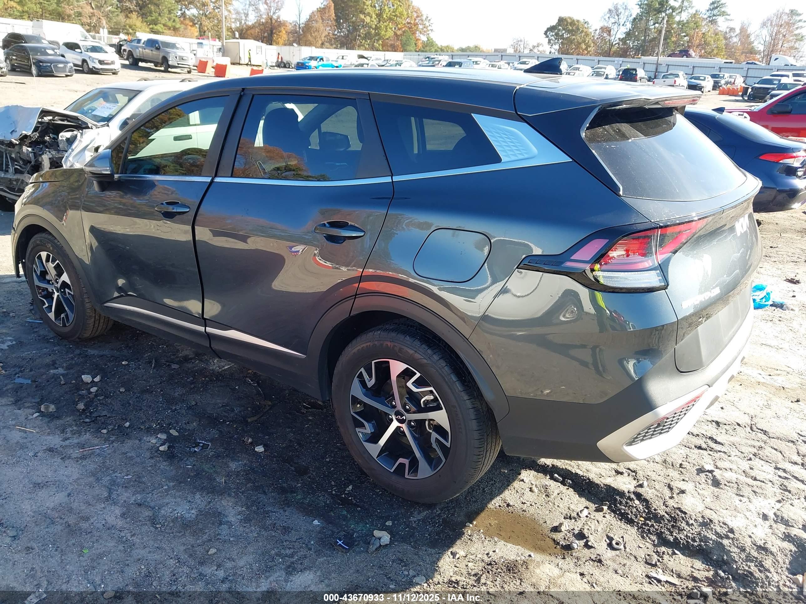 KIA SPORTAGE image 3