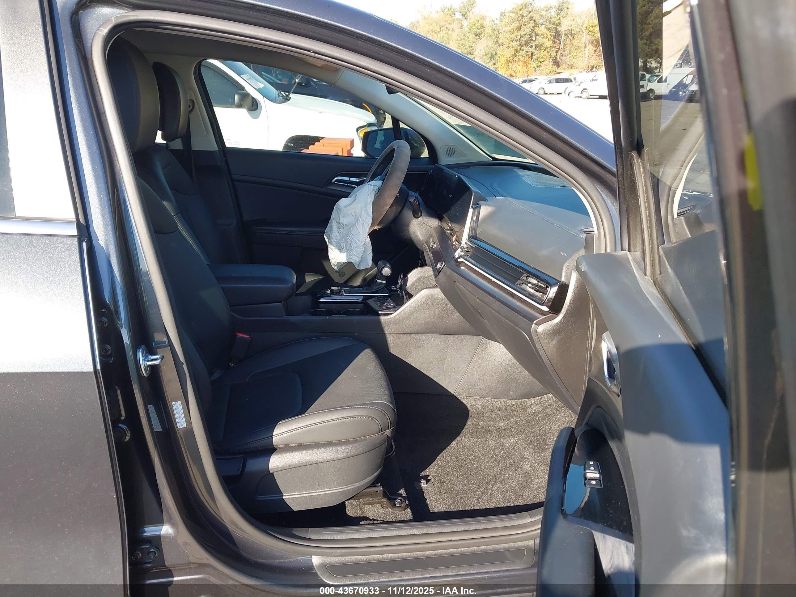 KIA SPORTAGE image 5