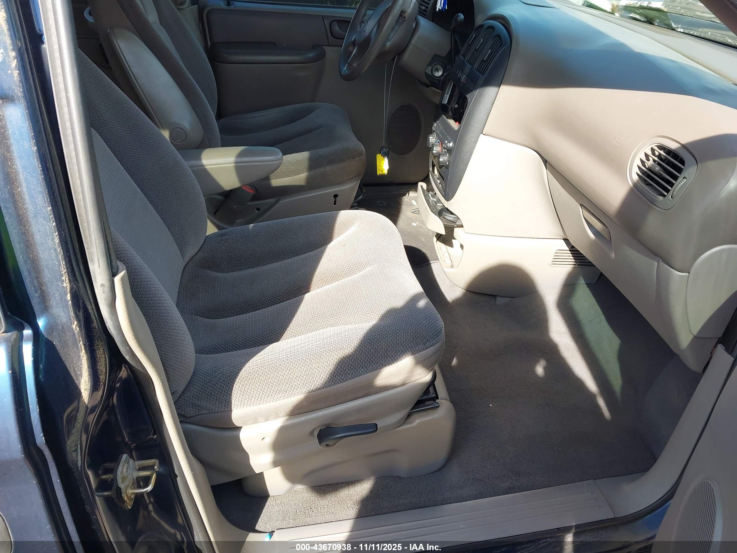 DODGE CARAVAN image 5