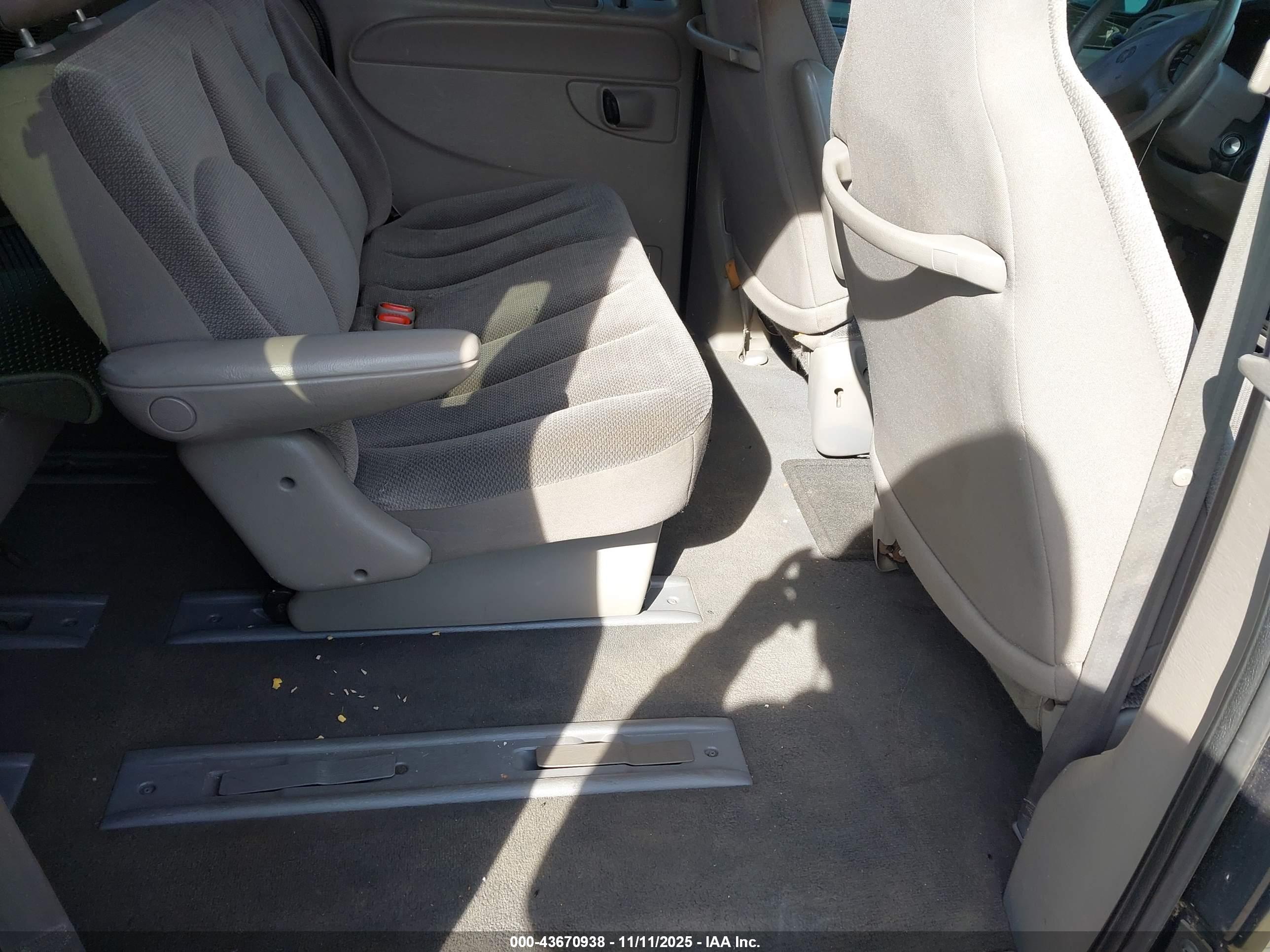 DODGE CARAVAN image 8