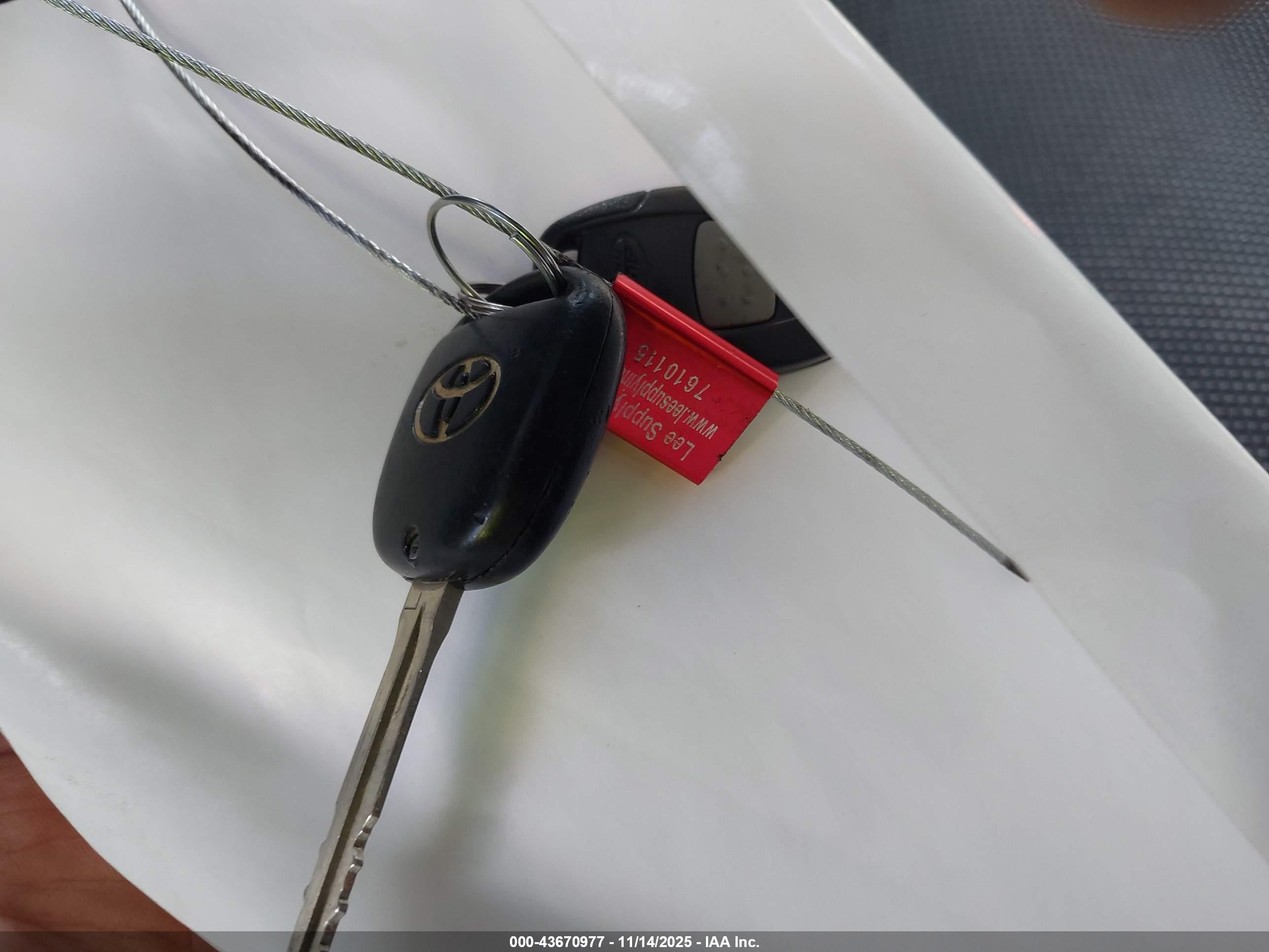TOYOTA FJ image 11