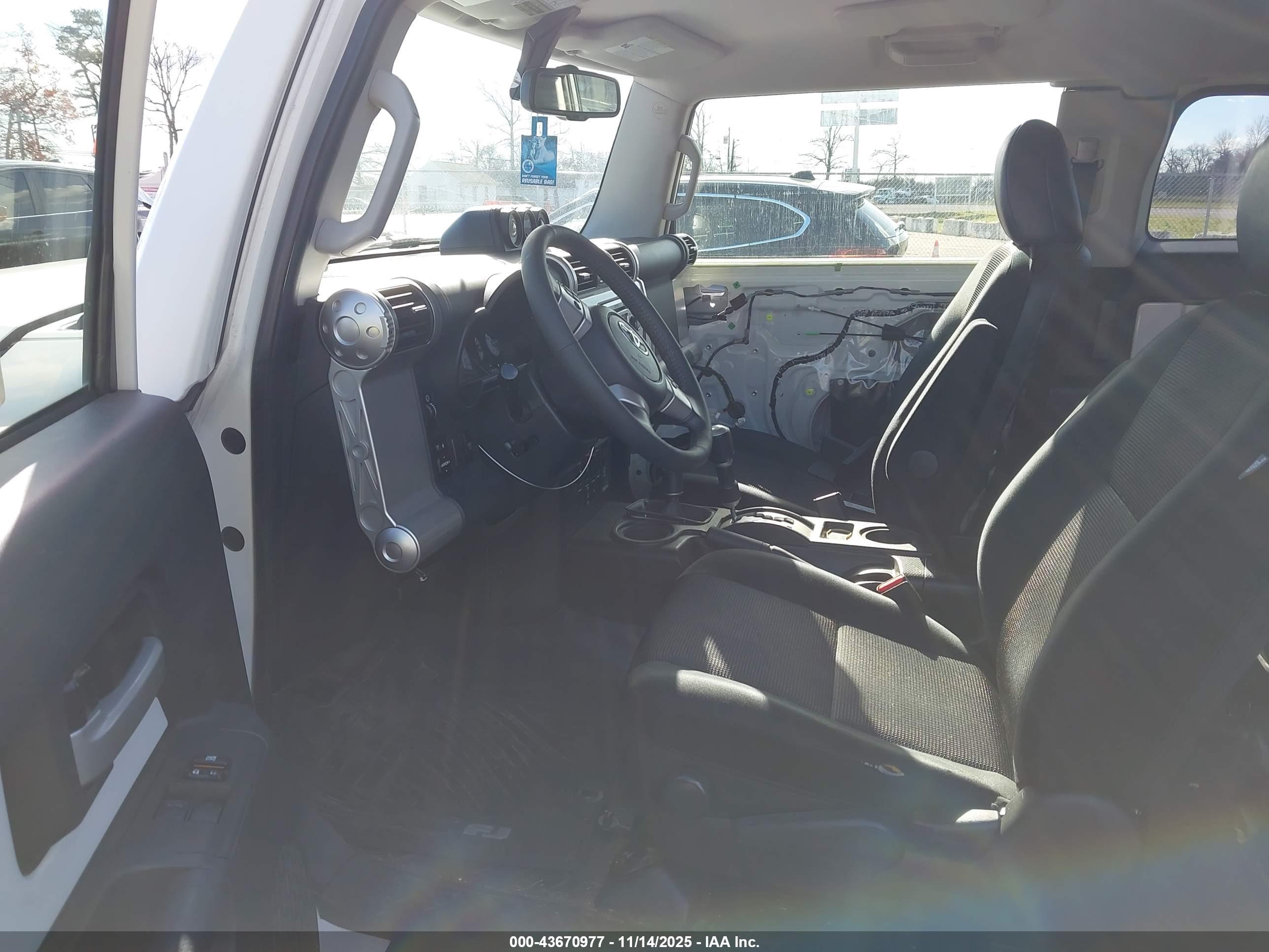 TOYOTA FJ image 5