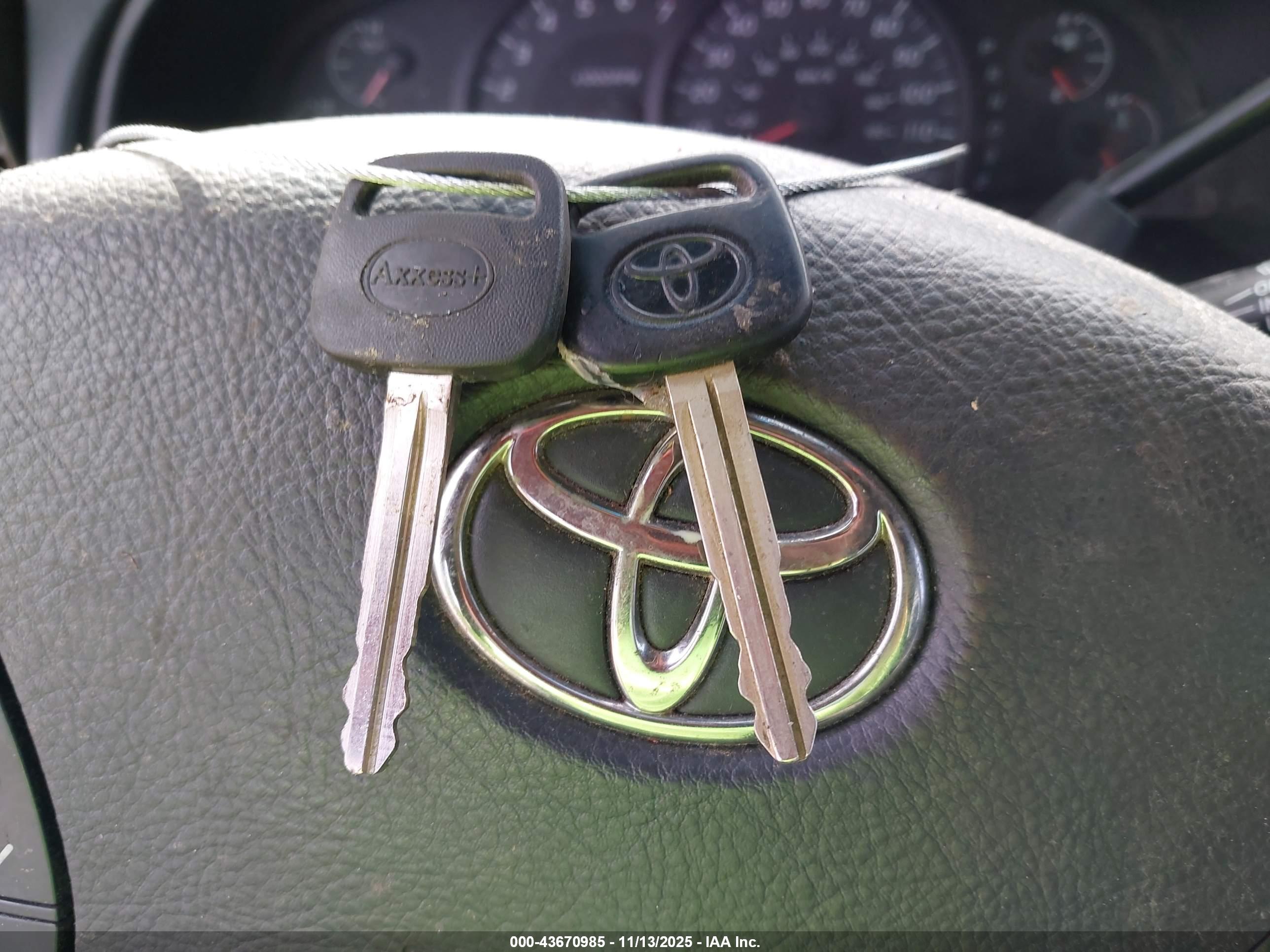 TOYOTA TUNDRA image 11