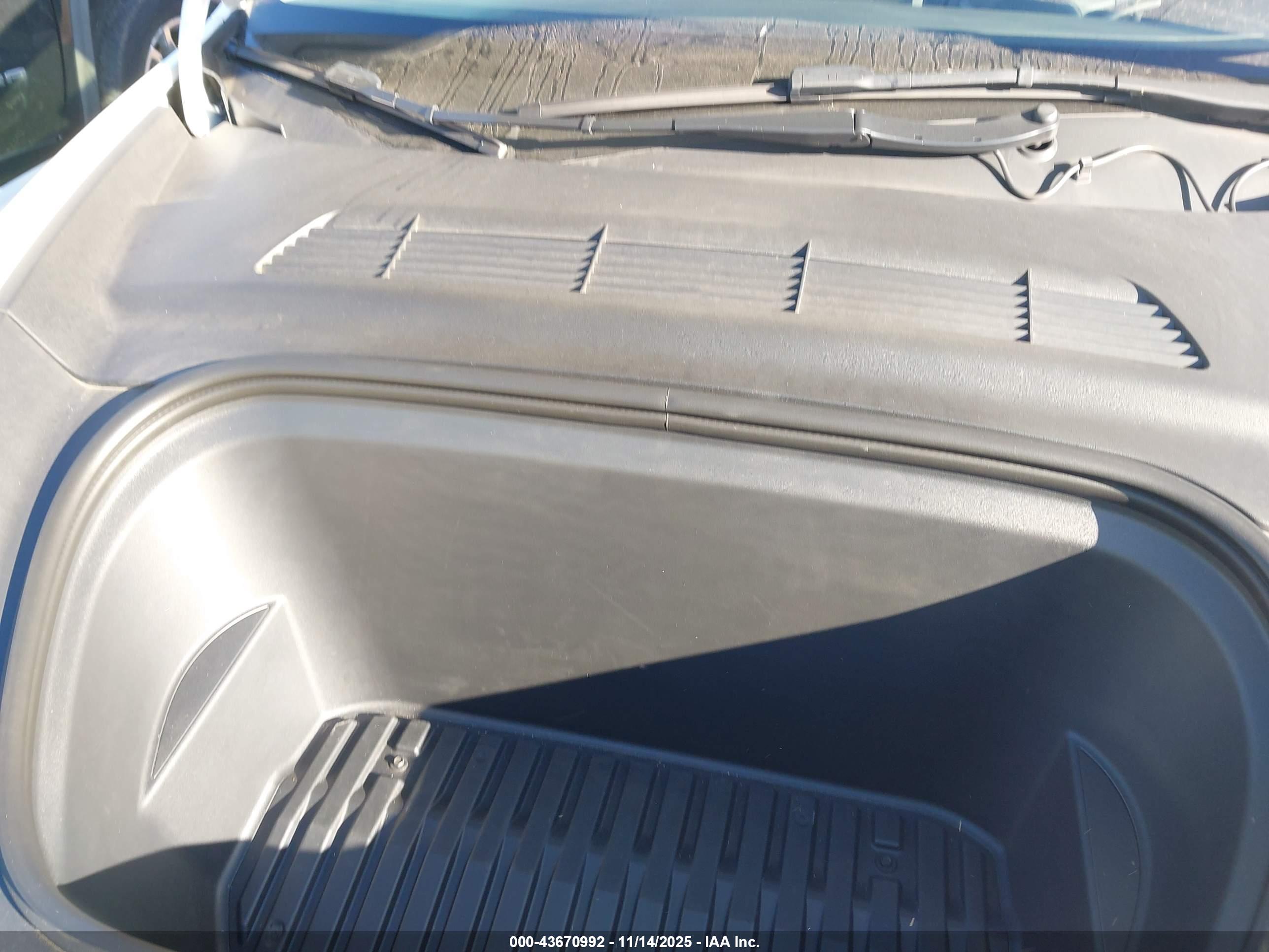 TESLA MODEL image 10
