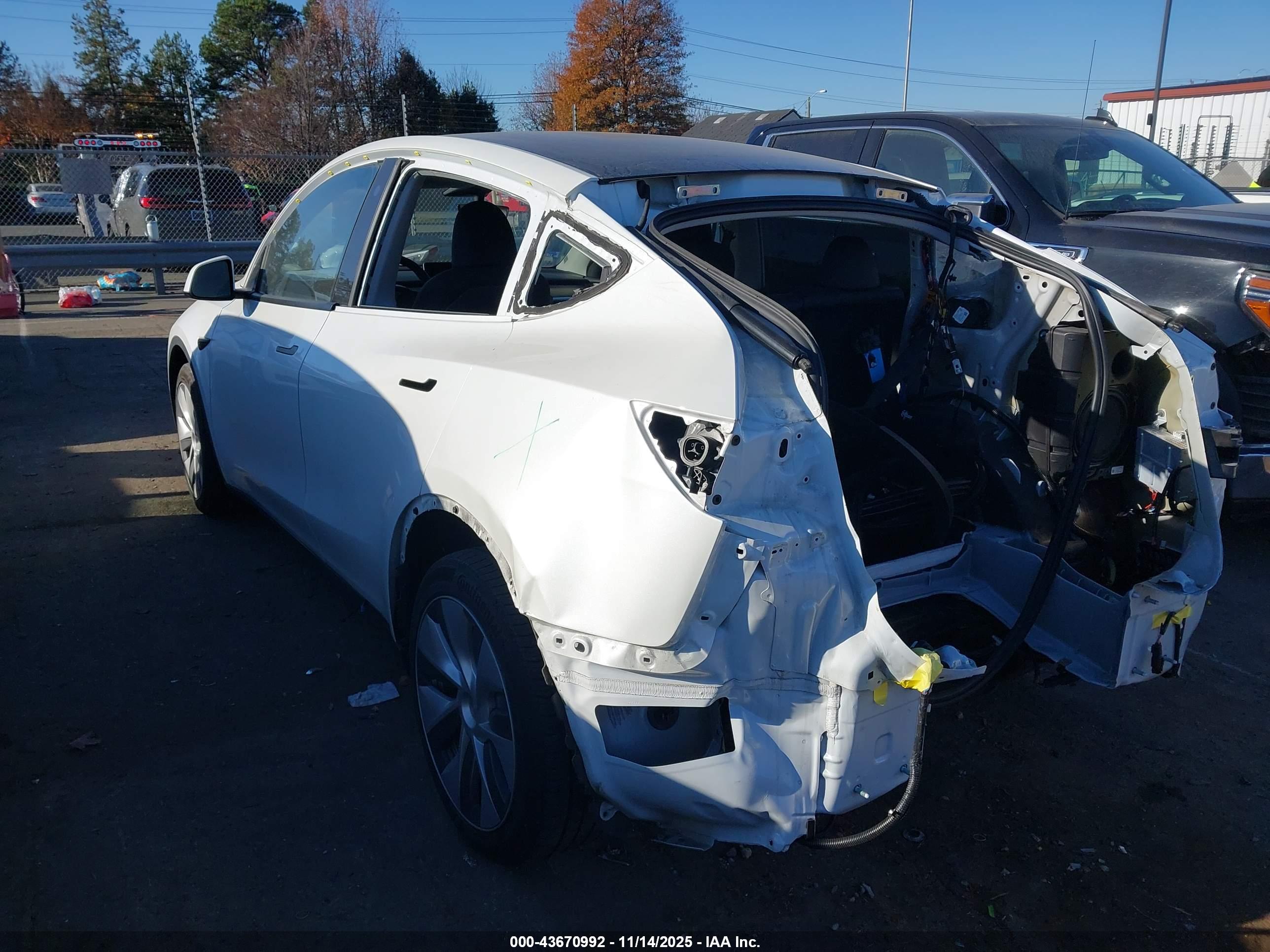 TESLA MODEL image 3